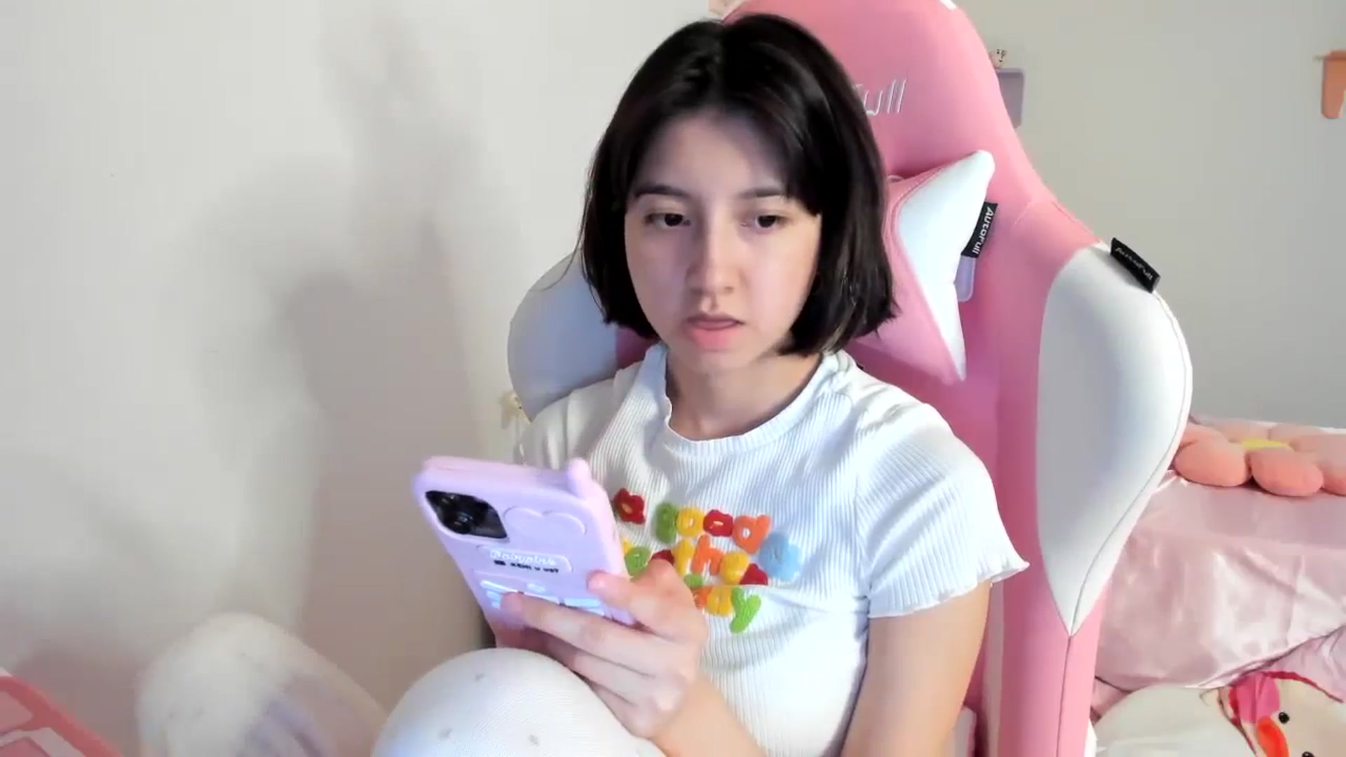 Gallery image thumbnail from Cherrycute666's myfreecams stream on, 08/05/2023, 22:17 image 17 of 20