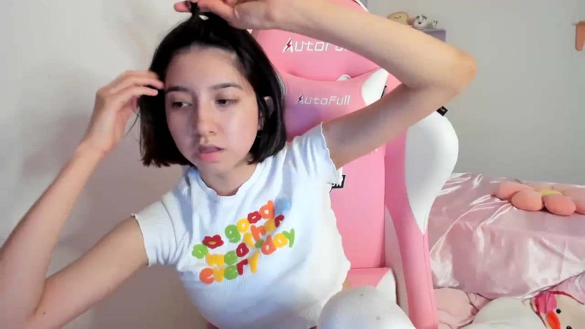 Gallery image thumbnail from Cherrycute666's myfreecams stream on, 08/05/2023, 22:17 image 18 of 20