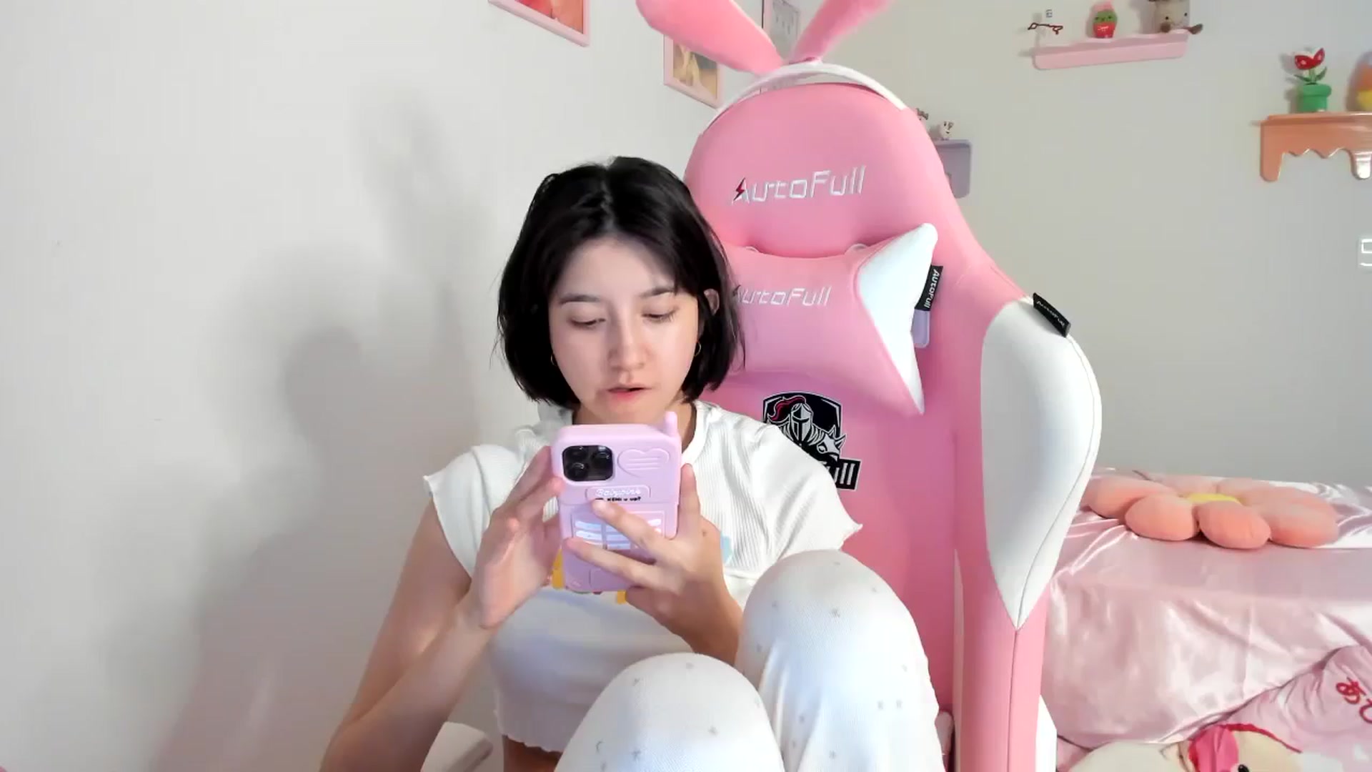Gallery image thumbnail from Cherrycute666's myfreecams stream on, 08/05/2023, 22:17 image 16 of 20
