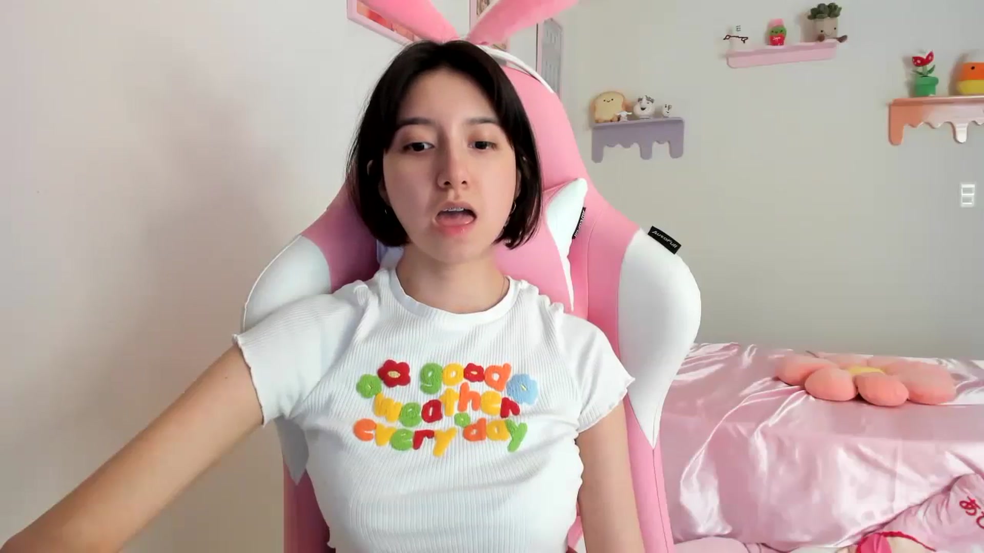 Gallery image thumbnail from Cherrycute666's myfreecams stream on, 08/05/2023, 22:17 image 8 of 20