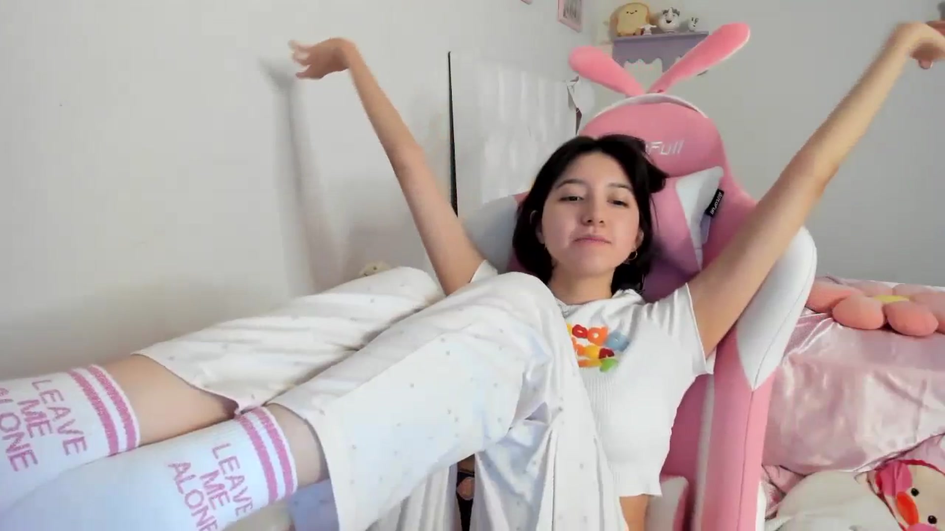 Gallery image thumbnail from Cherrycute666's myfreecams stream on, 08/06/2023, 01:55 image 12 of 20