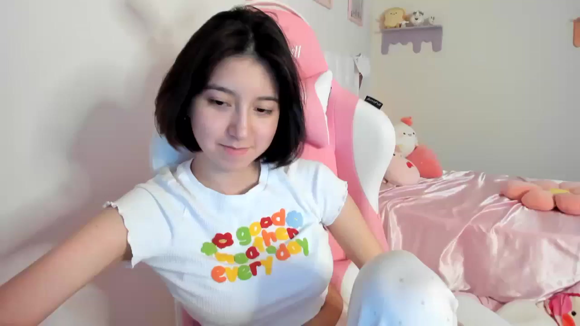 Gallery image thumbnail from Cherrycute666's myfreecams stream on, 08/06/2023, 01:55 image 1 of 20