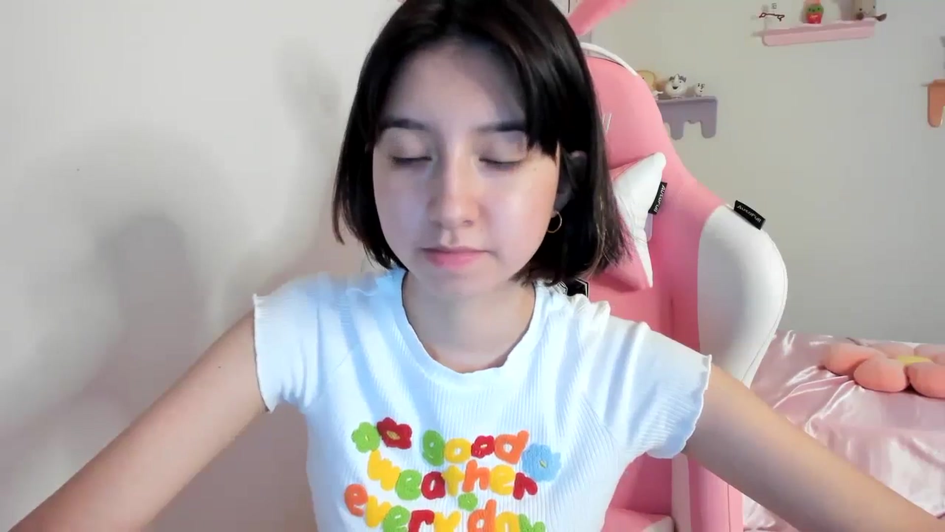 Gallery image thumbnail from Cherrycute666's myfreecams stream on, 08/06/2023, 01:55 image 4 of 20