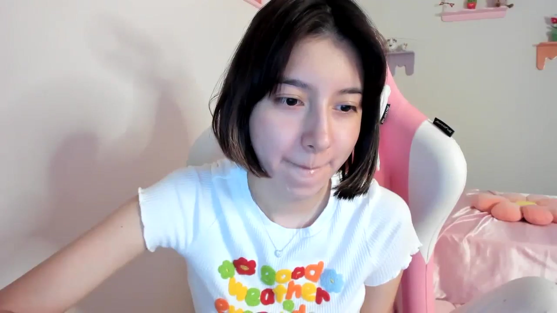 Gallery image thumbnail from Cherrycute666's myfreecams stream on, 08/06/2023, 01:55 image 13 of 20
