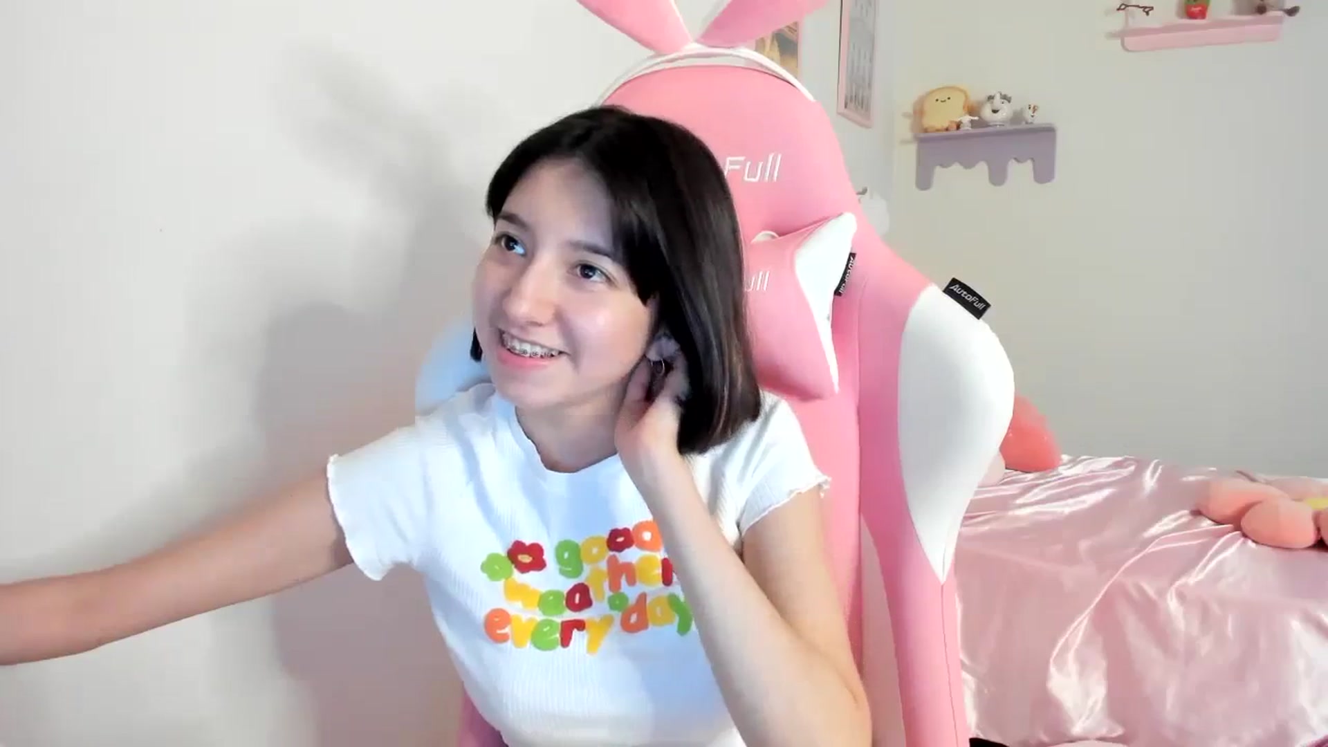 Gallery image thumbnail from Cherrycute666's myfreecams stream on, 08/06/2023, 02:35 image 17 of 20