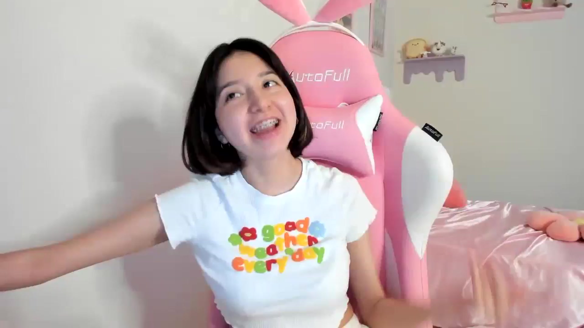 Gallery image thumbnail from Cherrycute666's myfreecams stream on, 08/06/2023, 02:35 image 14 of 20