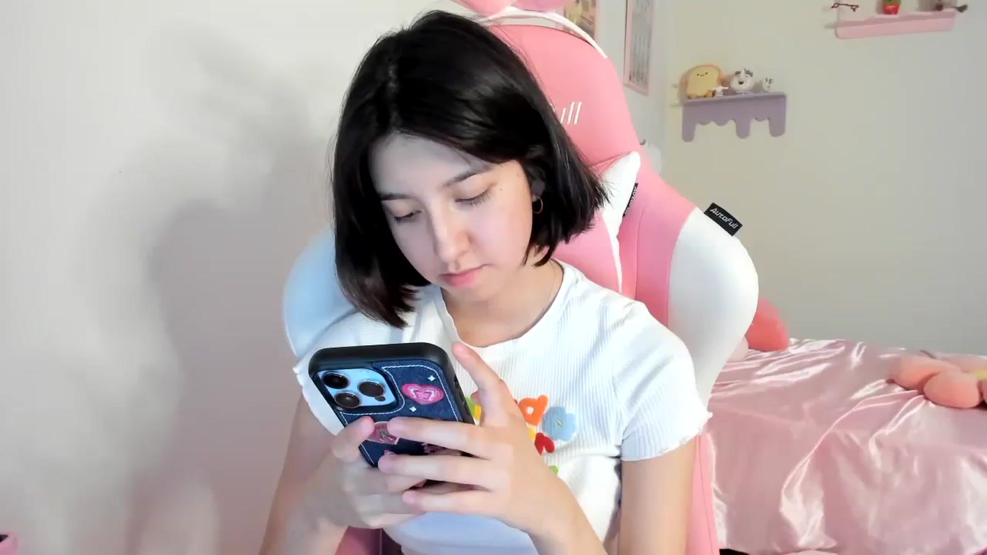 Gallery image thumbnail from Cherrycute666's myfreecams stream on, 08/06/2023, 02:35 image 3 of 20