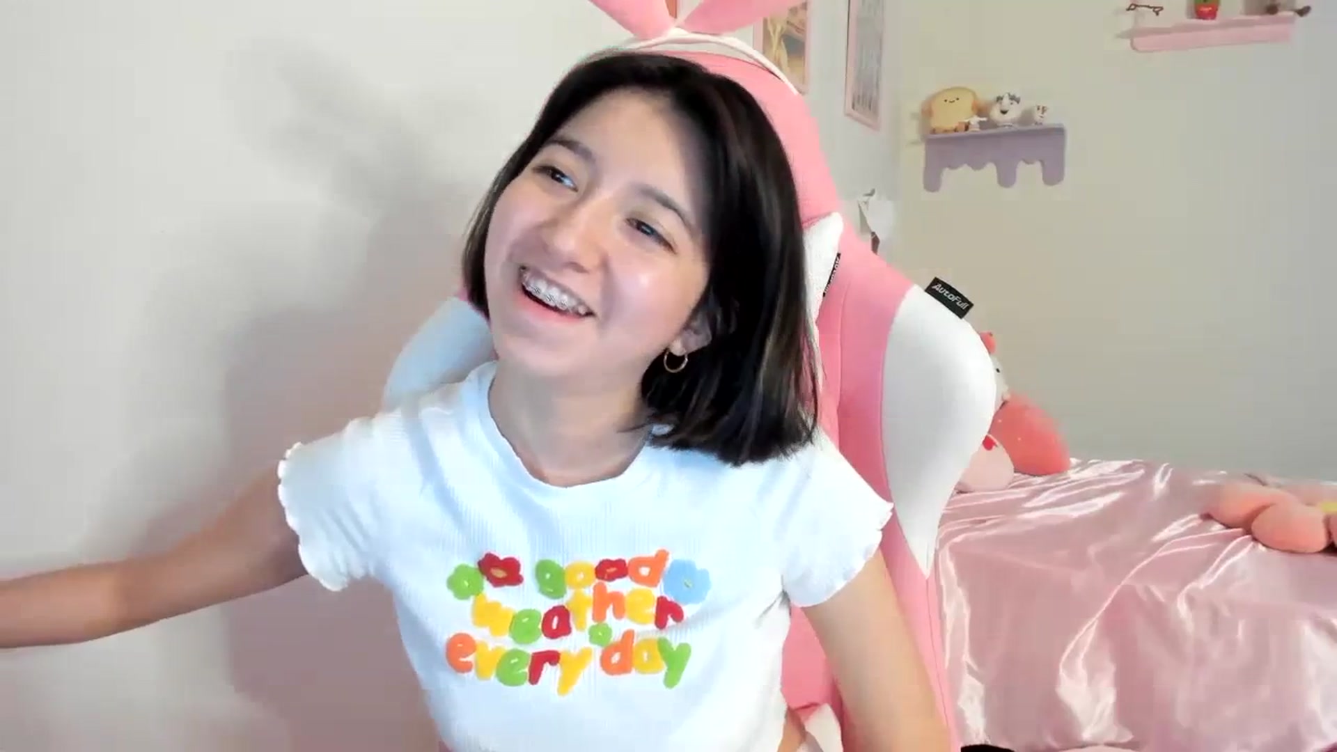 Gallery image thumbnail from Cherrycute666's myfreecams stream on, 08/06/2023, 02:35 image 6 of 20