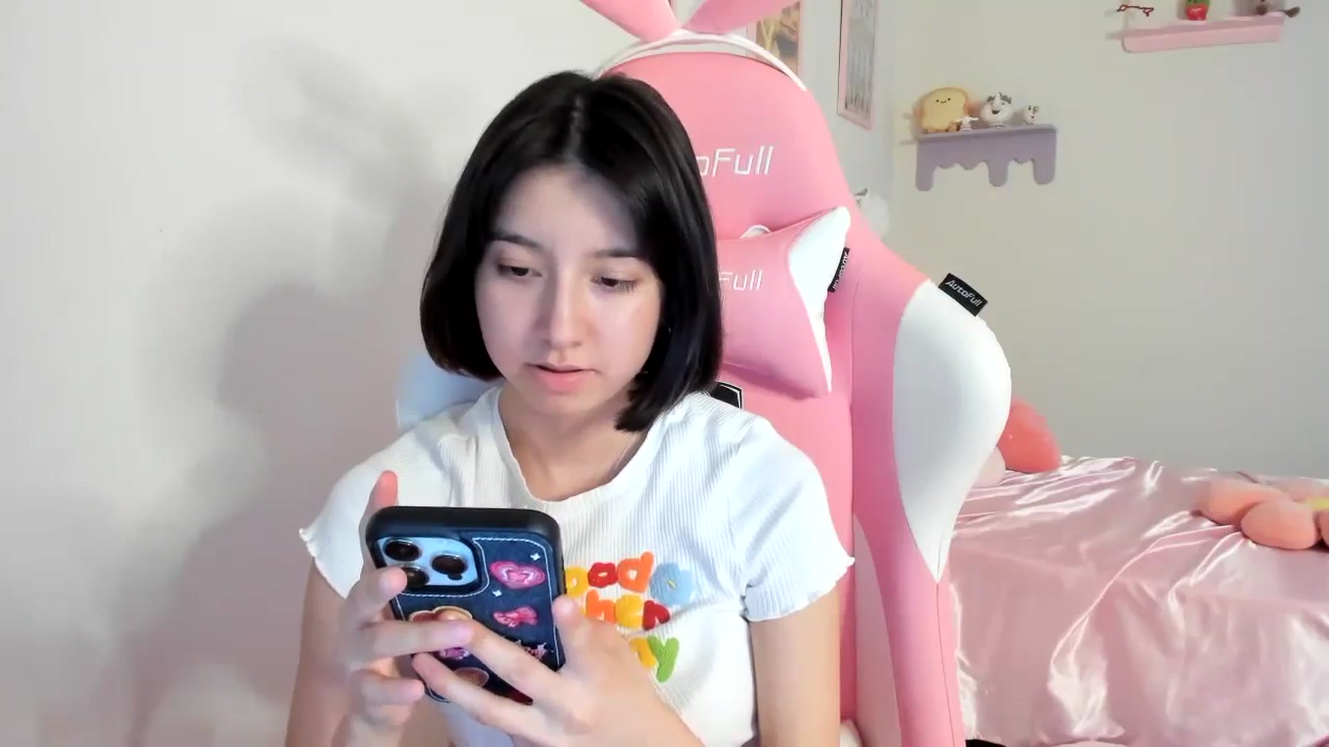 Gallery image thumbnail from Cherrycute666's myfreecams stream on, 08/06/2023, 02:35 image 15 of 20