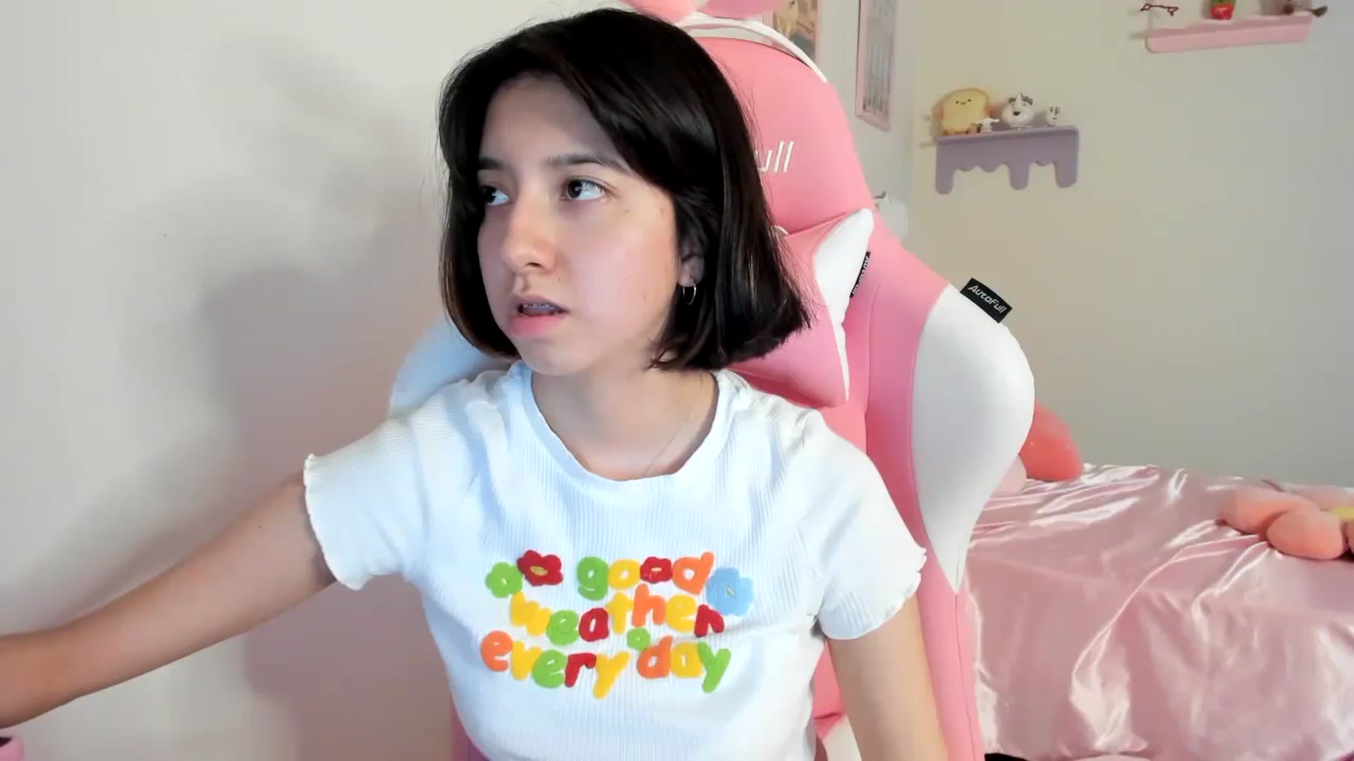 Gallery image thumbnail from Cherrycute666's myfreecams stream on, 08/06/2023, 02:35 image 4 of 20