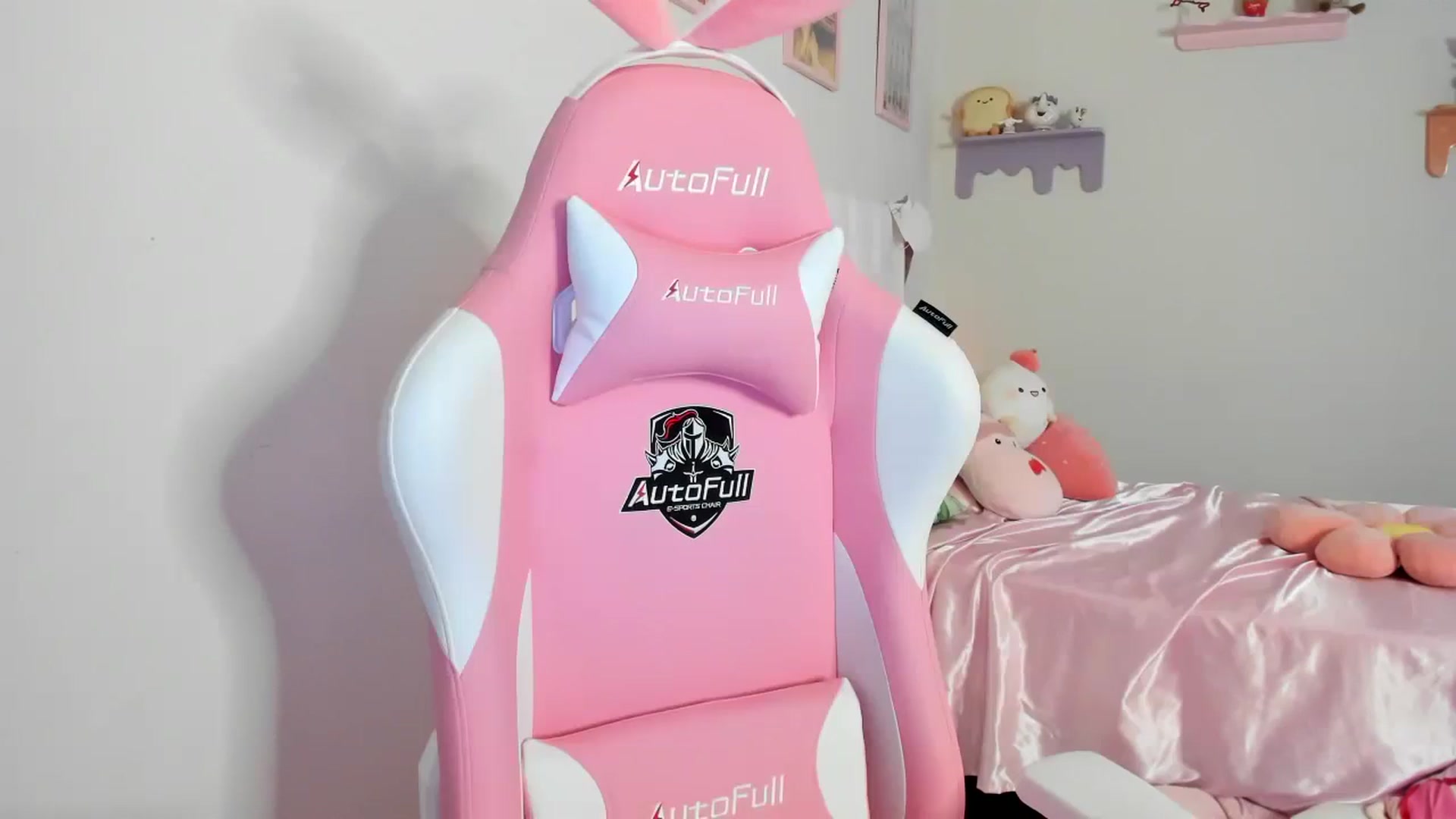 Gallery image thumbnail from Cherrycute666's myfreecams stream on, 08/06/2023, 04:55 image 16 of 20