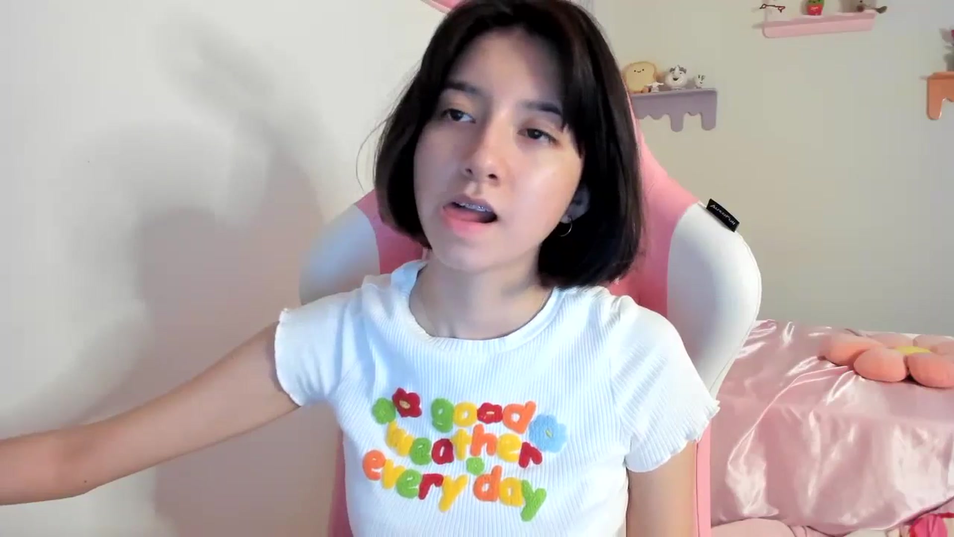 Gallery image thumbnail from Cherrycute666's myfreecams stream on, 08/06/2023, 04:55 image 6 of 20