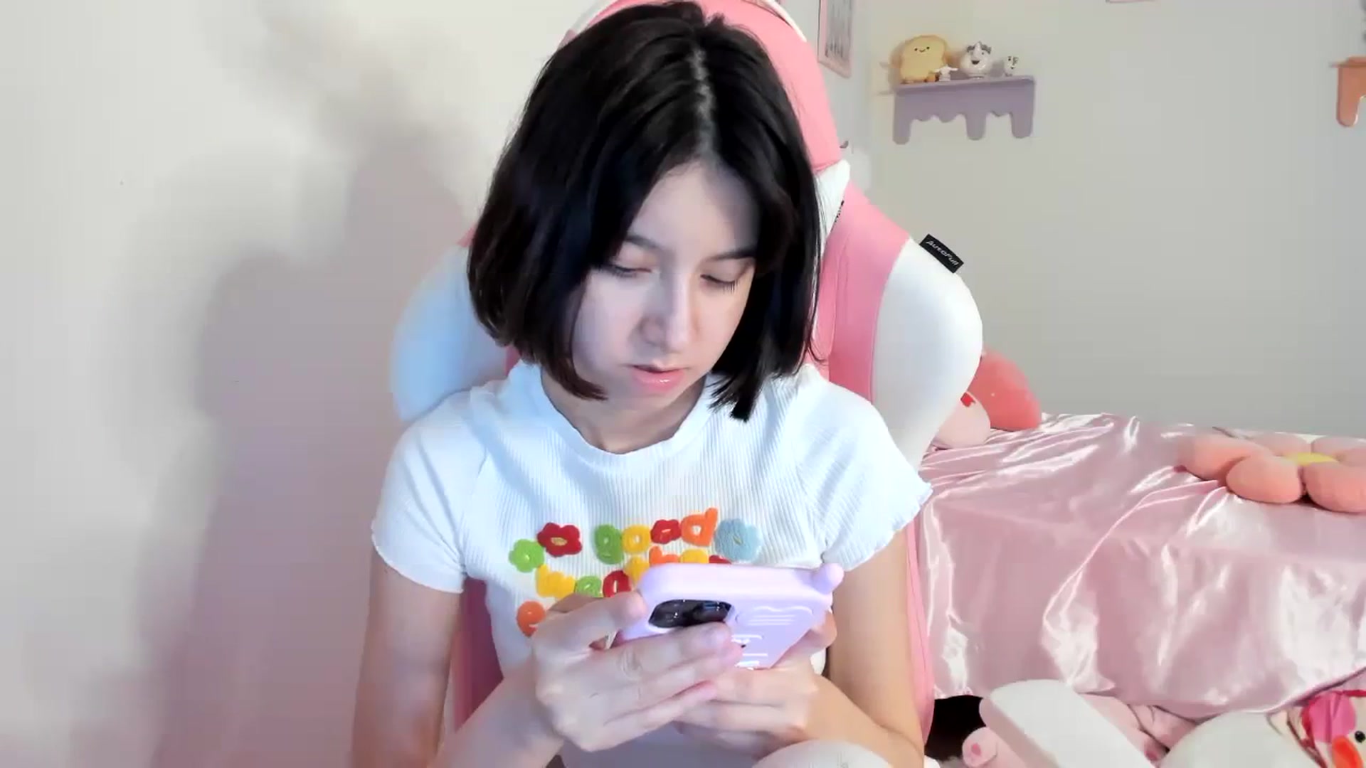 Gallery image thumbnail from Cherrycute666's myfreecams stream on, 08/06/2023, 04:55 image 10 of 20