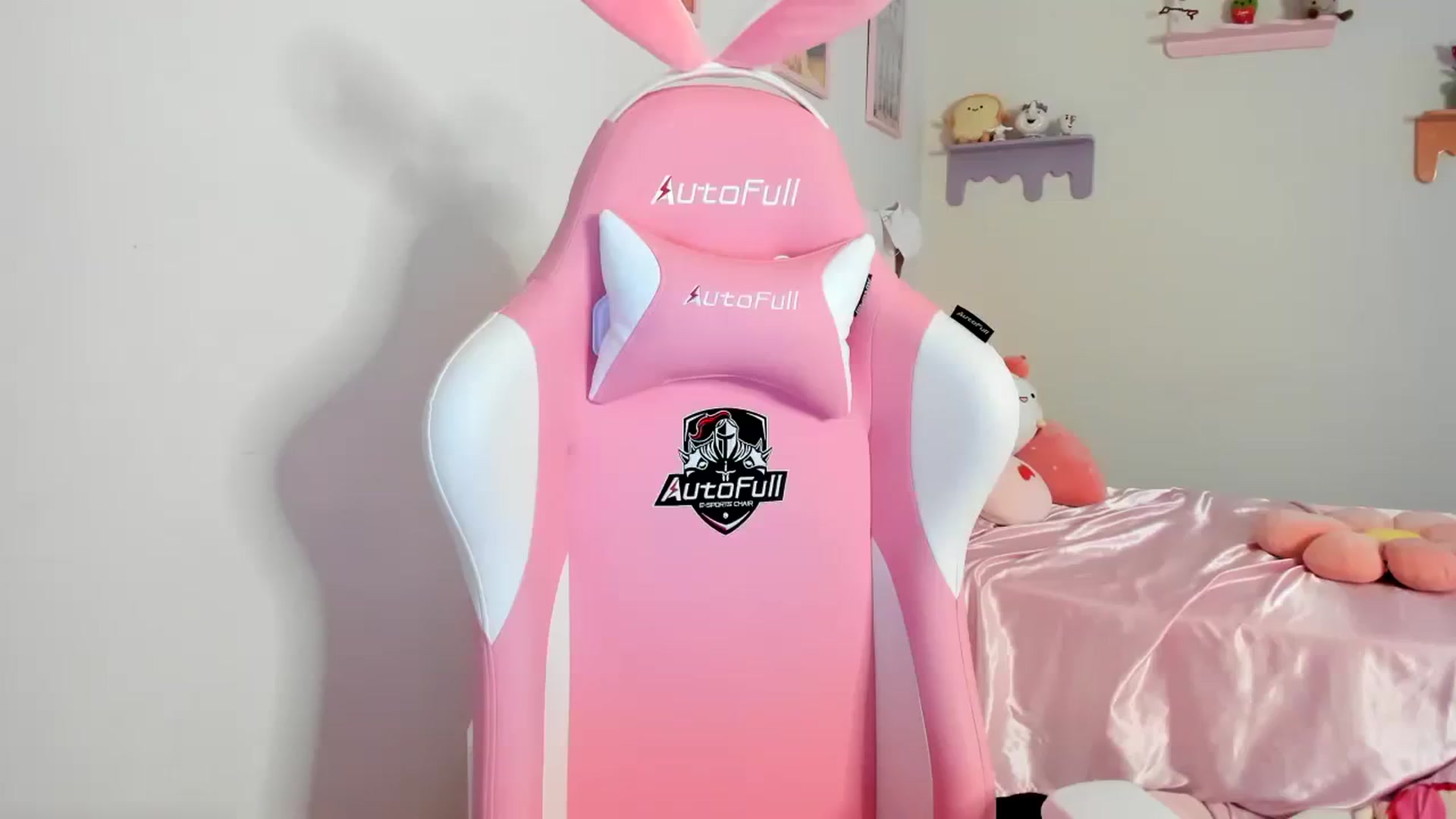 Gallery image thumbnail from Cherrycute666's myfreecams stream on, 08/06/2023, 04:55 image 8 of 20