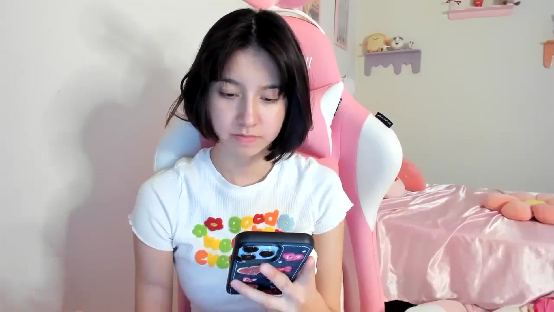 Gallery image thumbnail from Cherrycute666's myfreecams stream on, 08/06/2023, 04:55 image 18 of 20