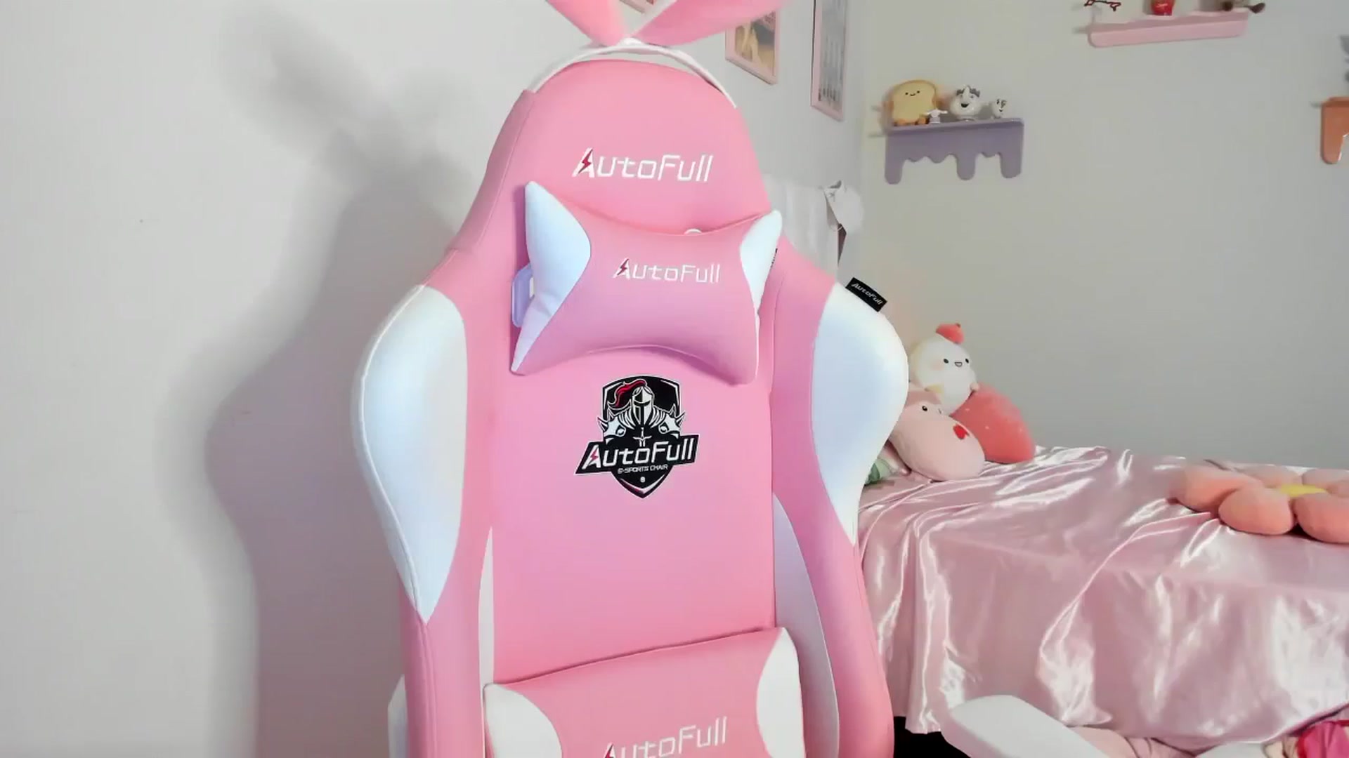 Gallery image thumbnail from Cherrycute666's myfreecams stream on, 08/06/2023, 04:55 image 17 of 20
