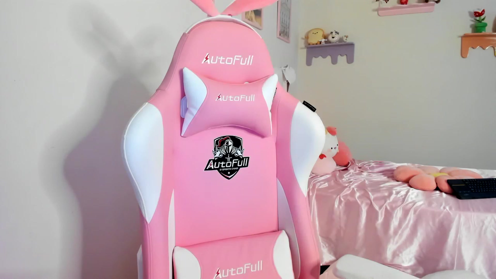 Gallery image thumbnail from Cherrycute666's myfreecams stream on, 08/06/2023, 07:54 image 15 of 20