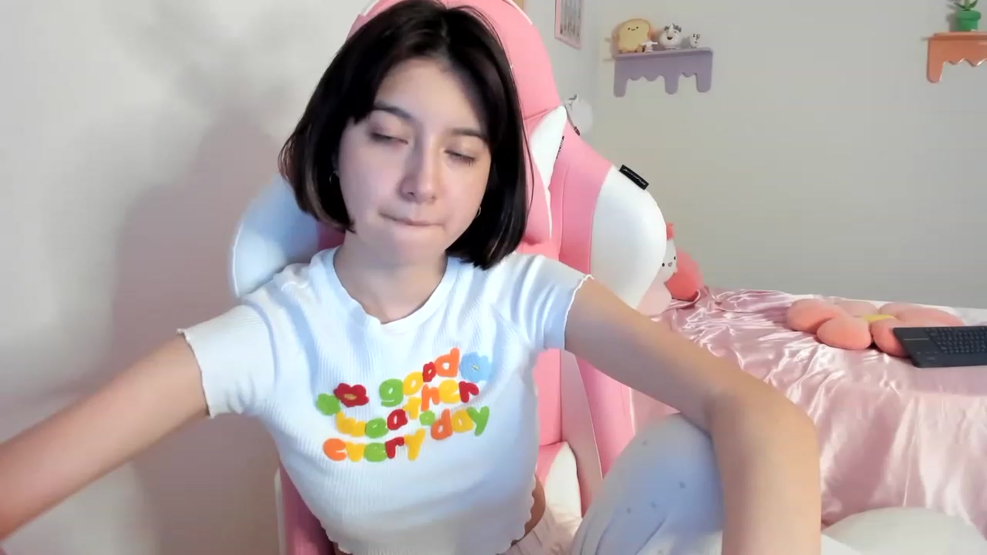 Gallery image thumbnail from Cherrycute666's myfreecams stream on, 08/06/2023, 07:54 image 13 of 20