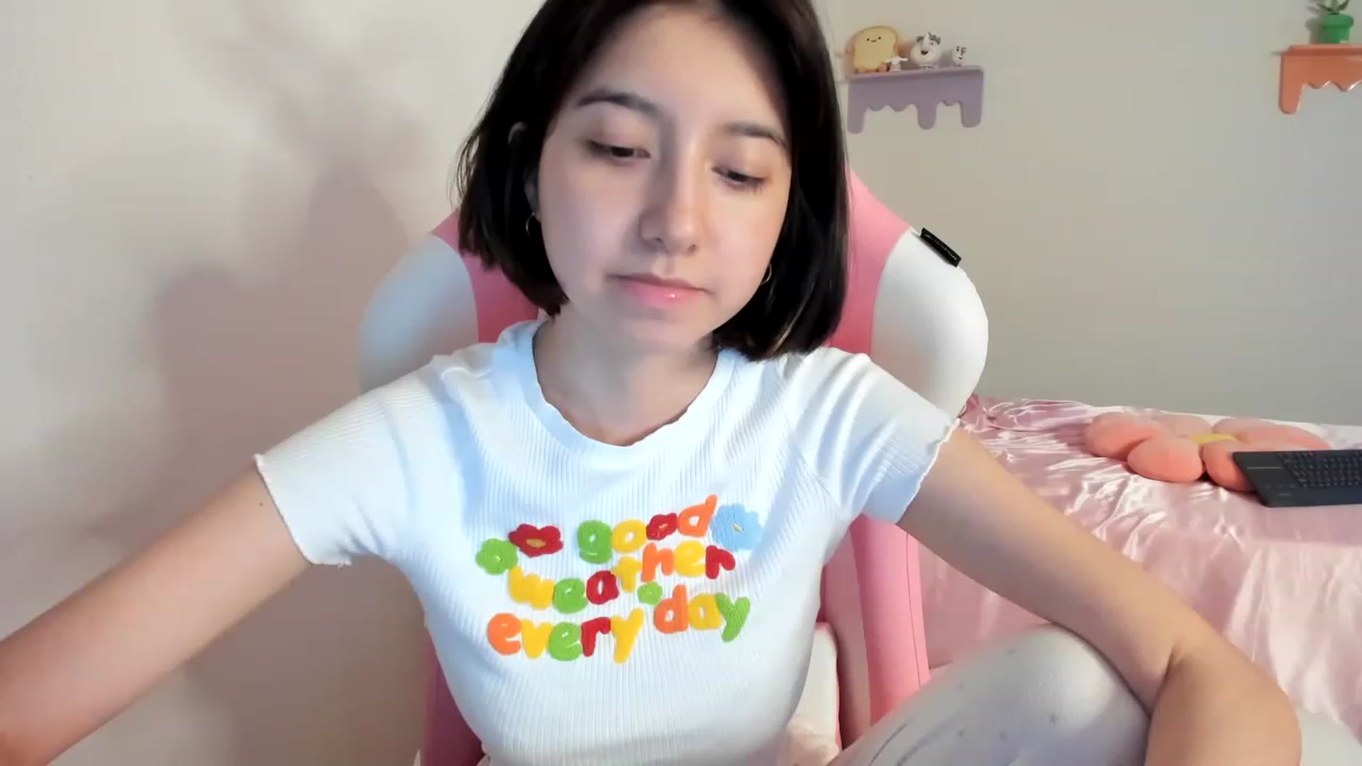Gallery image thumbnail from Cherrycute666's myfreecams stream on, 08/06/2023, 07:54 image 10 of 20