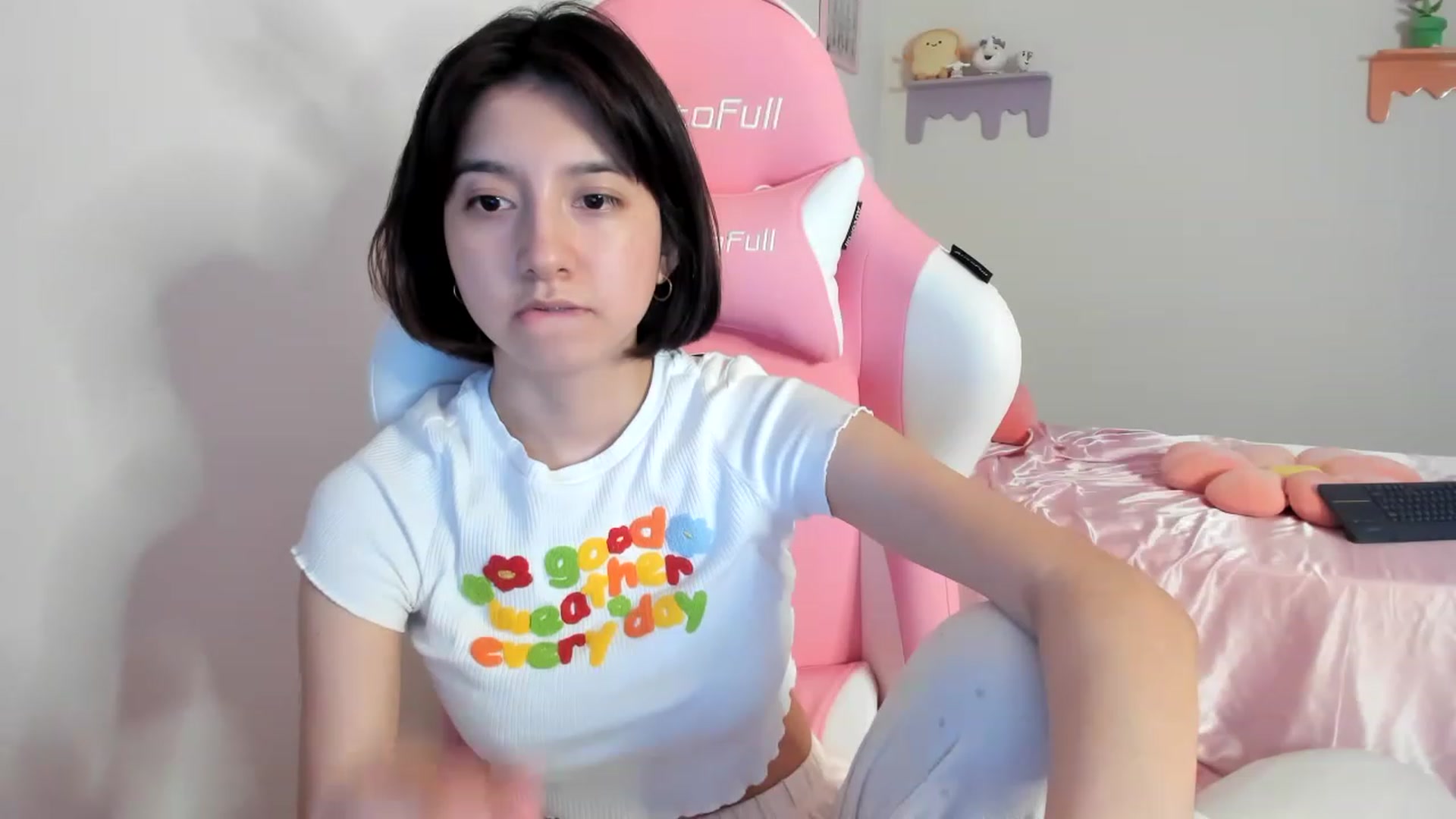 Gallery image thumbnail from Cherrycute666's myfreecams stream on, 08/06/2023, 07:54 image 12 of 20