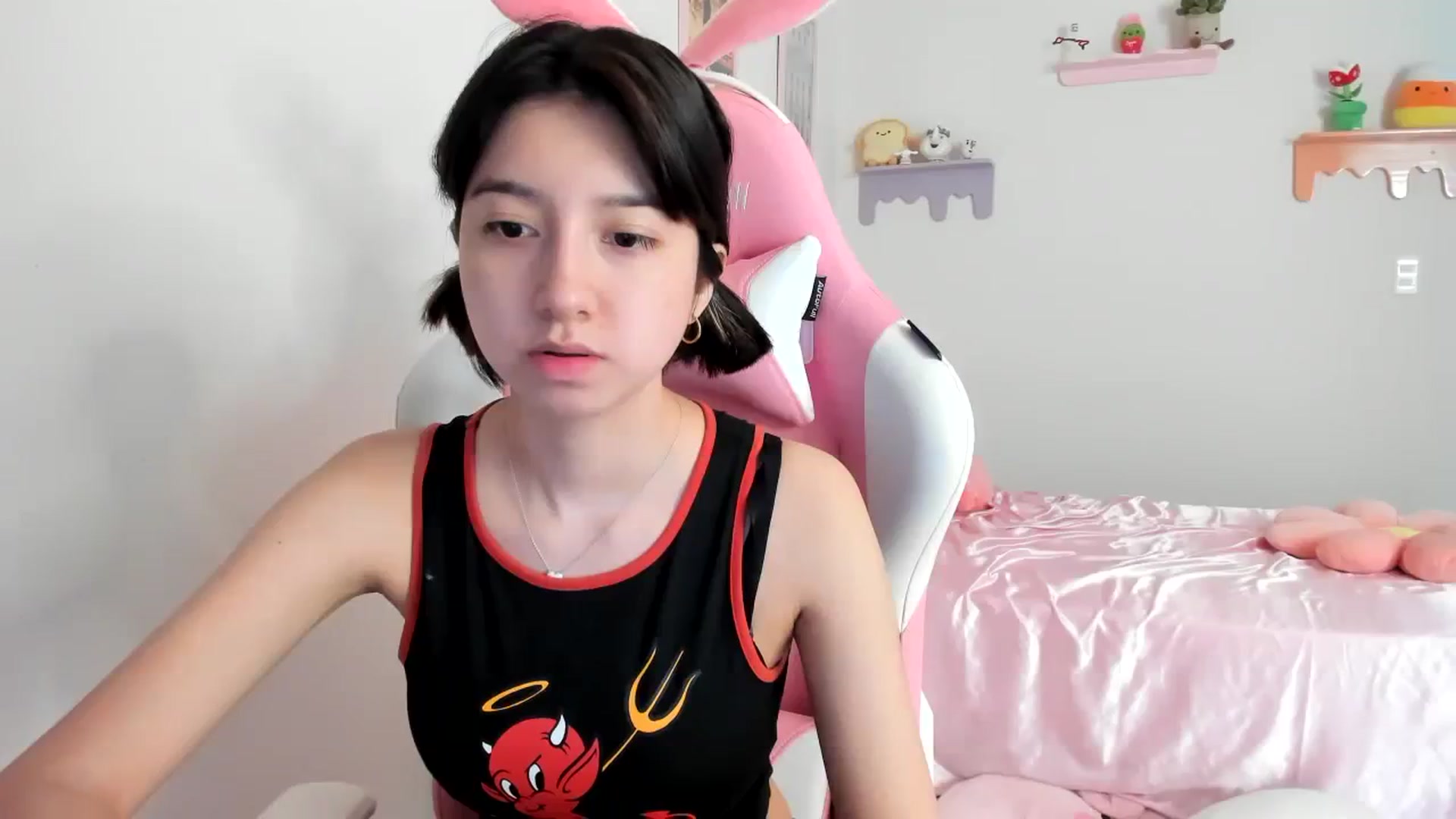 Gallery image thumbnail from Cherrycute666's myfreecams stream on, 08/06/2023, 20:45 image 15 of 20