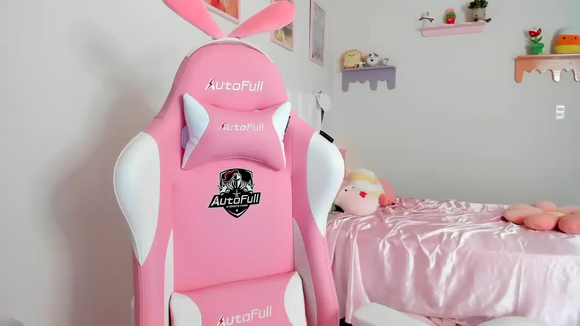 Gallery image thumbnail from Cherrycute666's myfreecams stream on, 08/06/2023, 20:45 image 18 of 20
