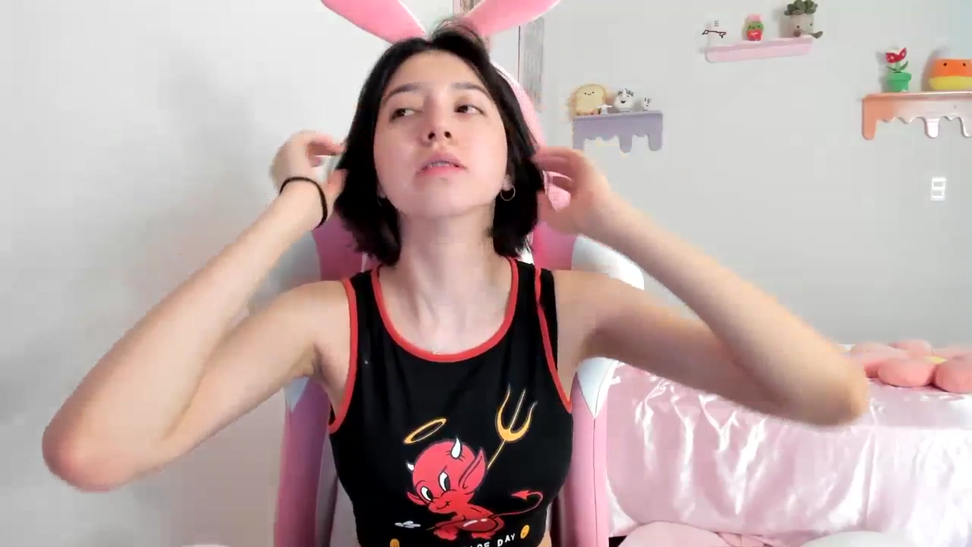 Gallery image thumbnail from Cherrycute666's myfreecams stream on, 08/06/2023, 20:45 image 14 of 20