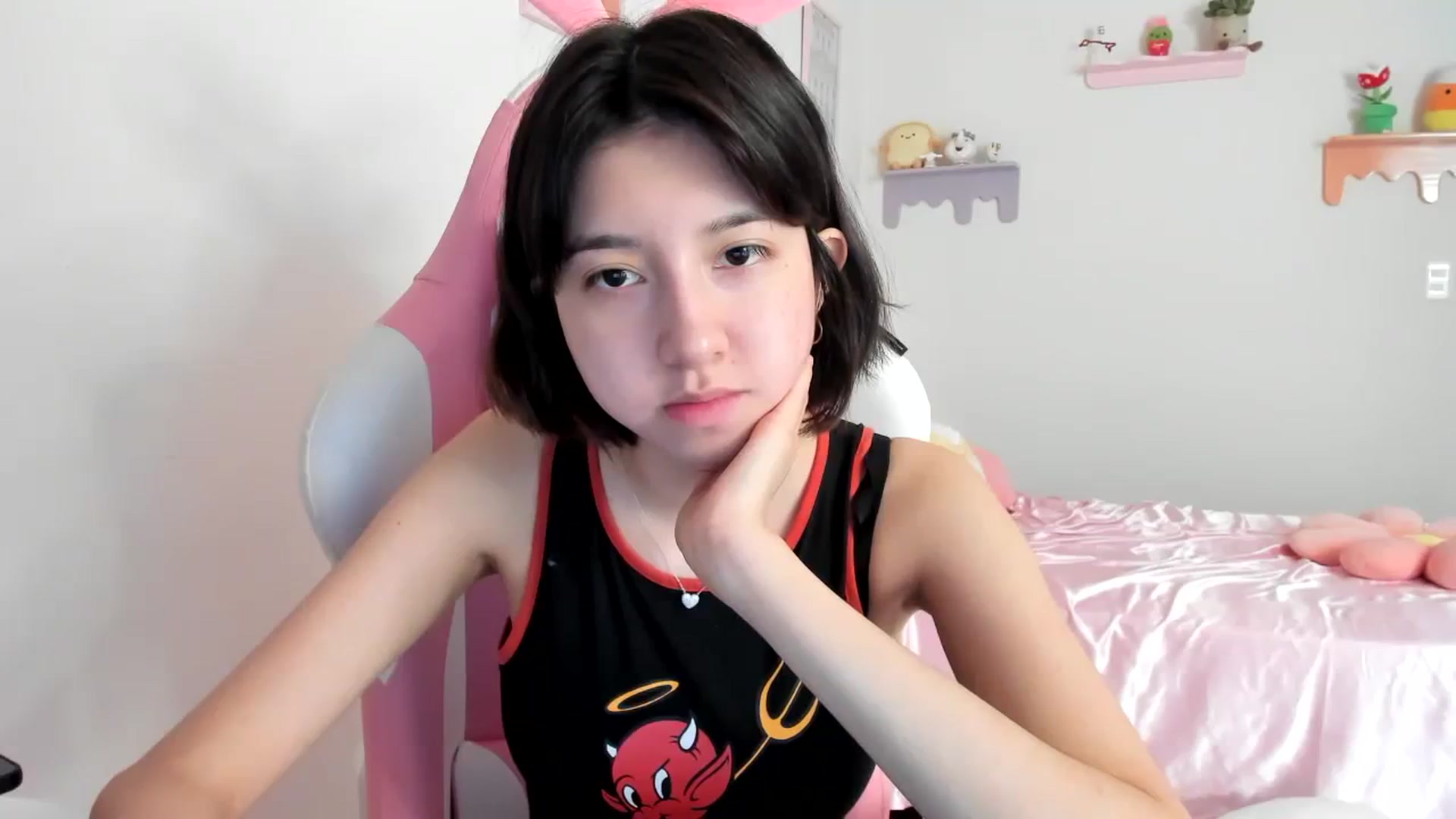 Gallery image thumbnail from Cherrycute666's myfreecams stream on, 08/06/2023, 20:45 image 6 of 20