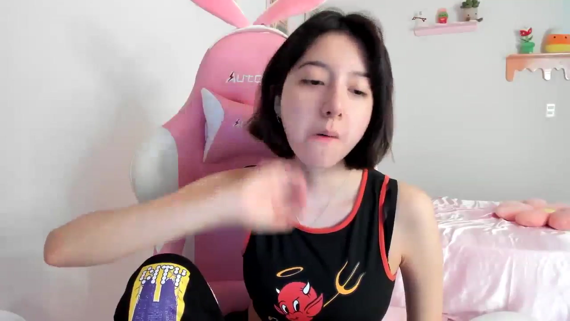 Gallery image thumbnail from Cherrycute666's myfreecams stream on, 08/06/2023, 20:45 image 17 of 20