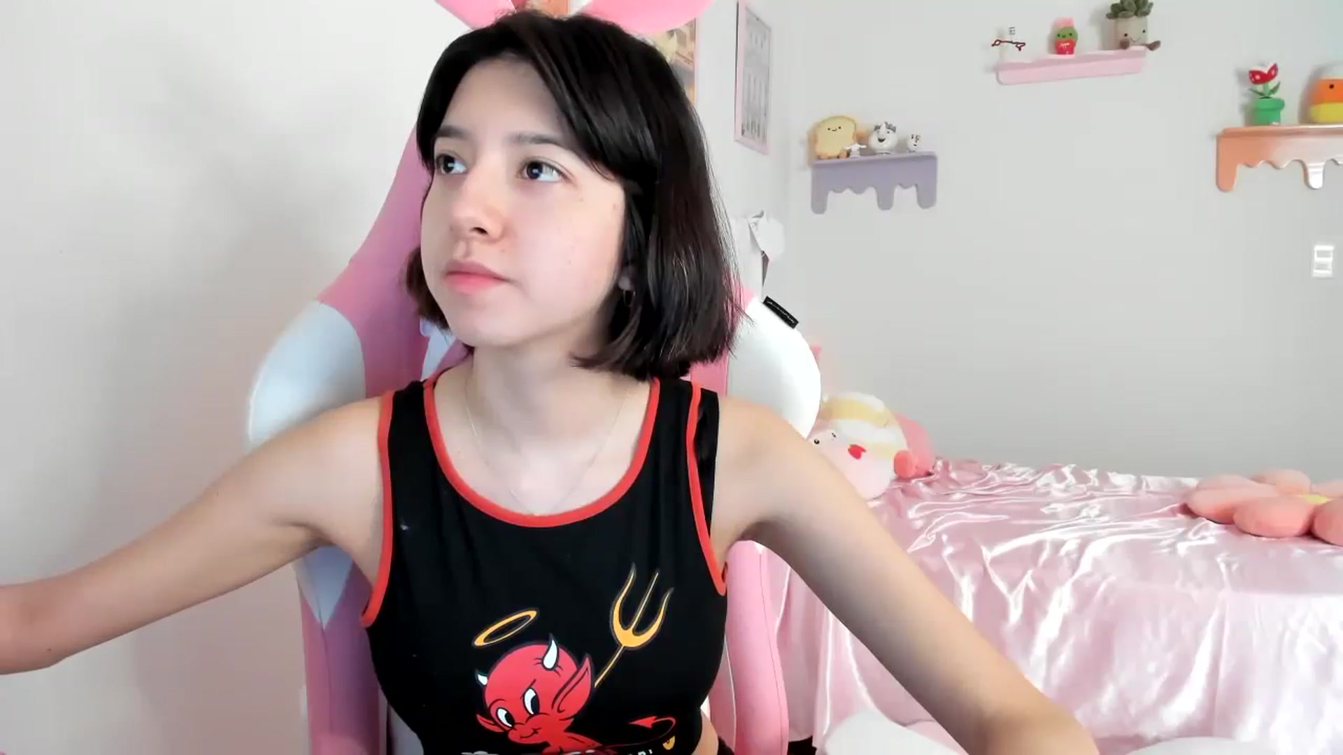 Gallery image thumbnail from Cherrycute666's myfreecams stream on, 08/06/2023, 20:45 image 11 of 20