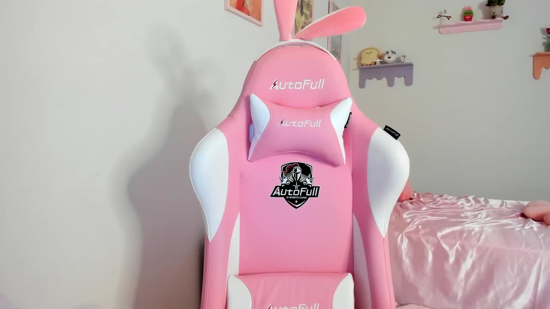 Gallery image thumbnail from Cherrycute666's myfreecams stream on, 08/06/2023, 23:16 image 16 of 20