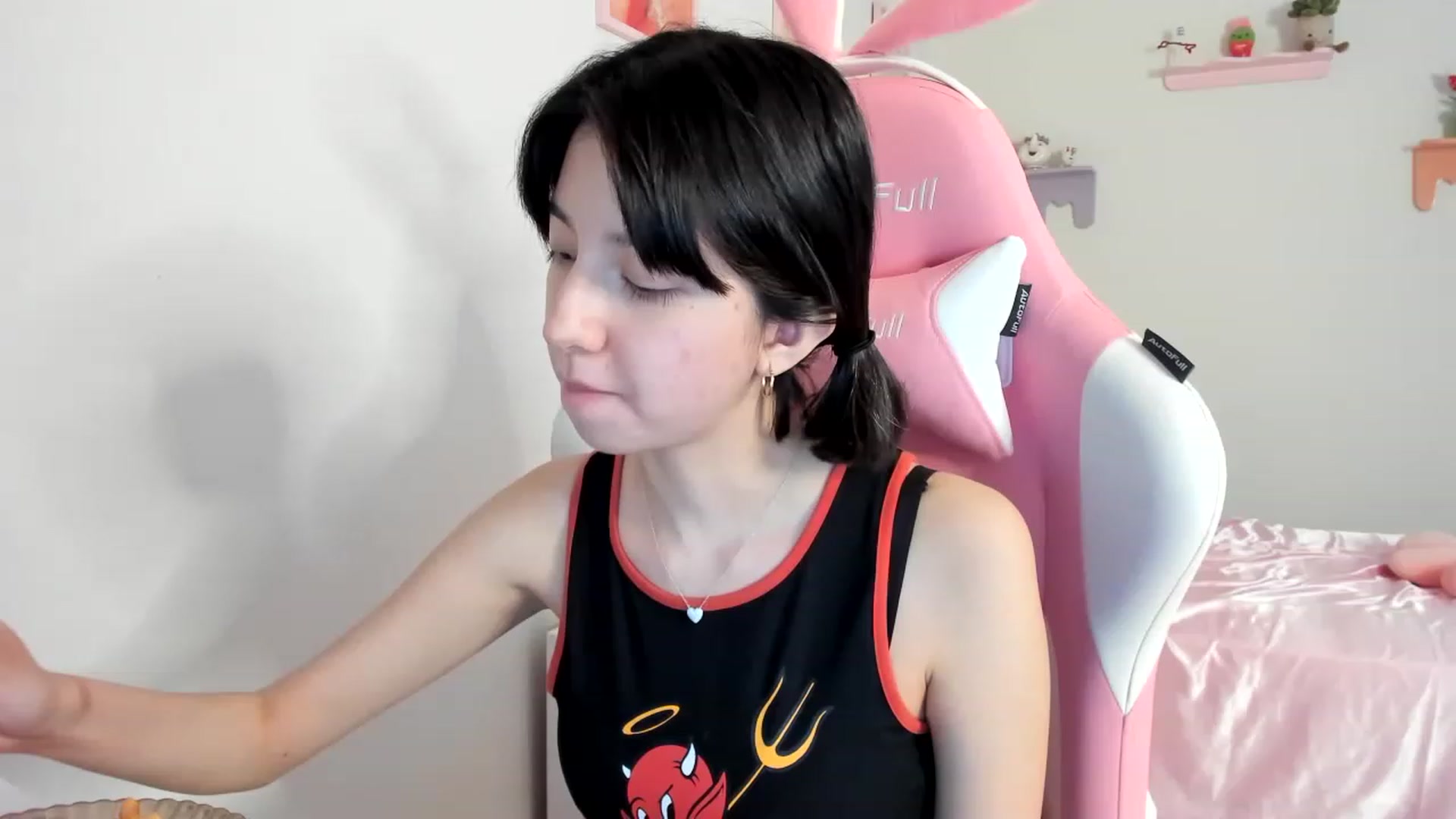 Gallery image thumbnail from Cherrycute666's myfreecams stream on, 08/06/2023, 23:16 image 13 of 20