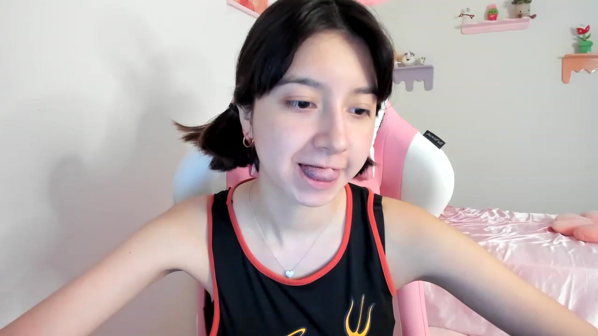 Gallery image thumbnail from Cherrycute666's myfreecams stream on, 08/06/2023, 23:16 image 2 of 20