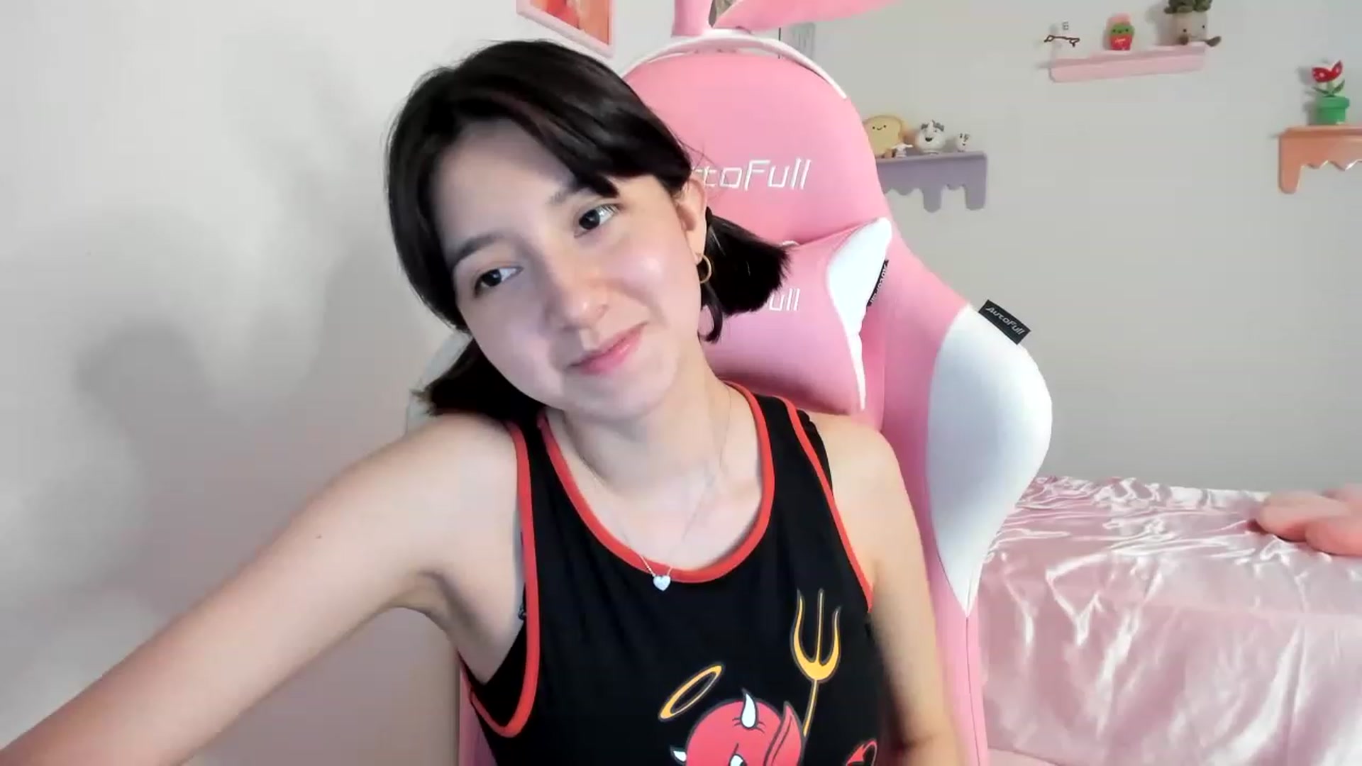 Gallery image thumbnail from Cherrycute666's myfreecams stream on, 08/06/2023, 23:16 image 3 of 20