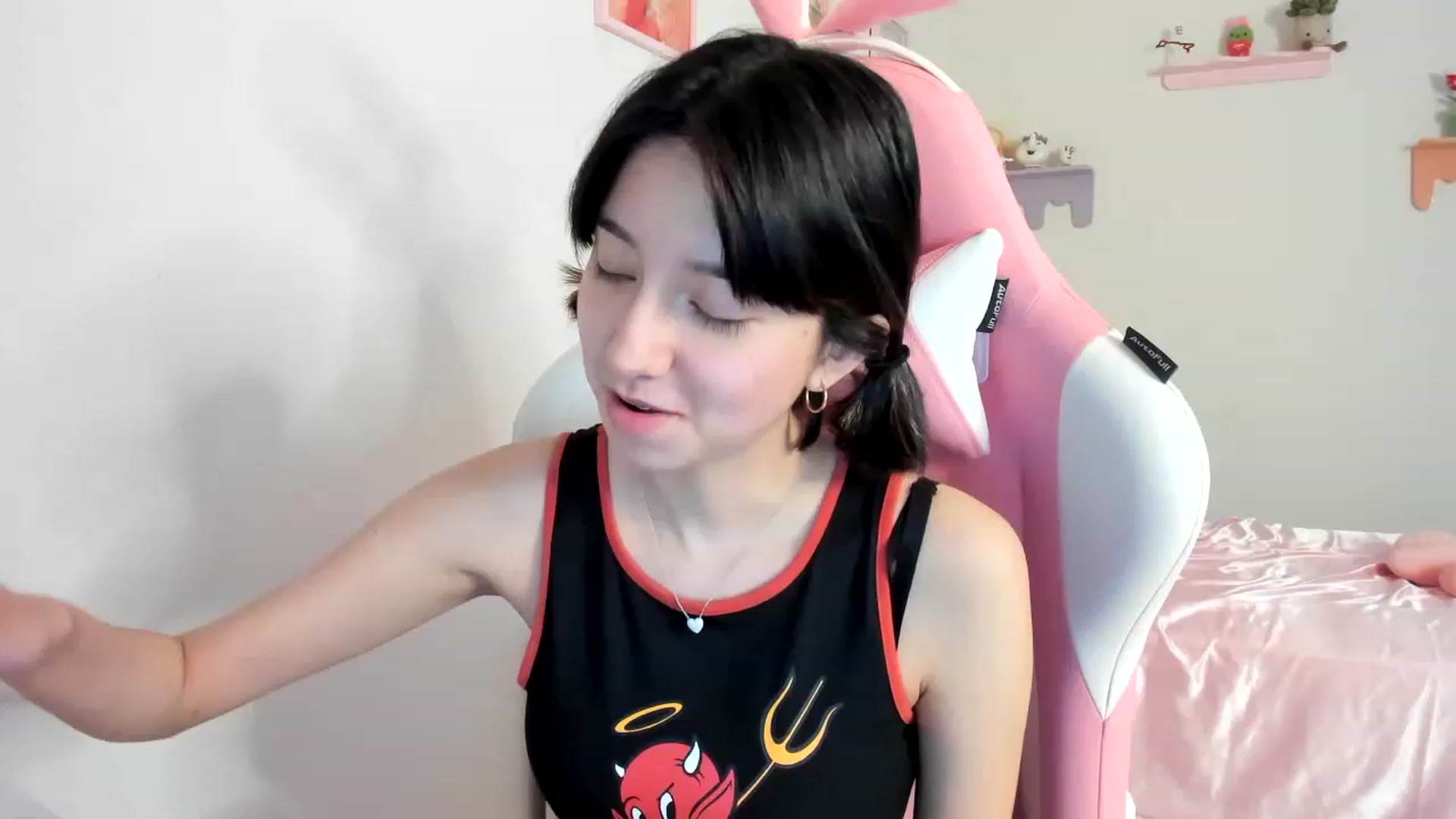 Gallery image thumbnail from Cherrycute666's myfreecams stream on, 08/06/2023, 23:16 image 15 of 20