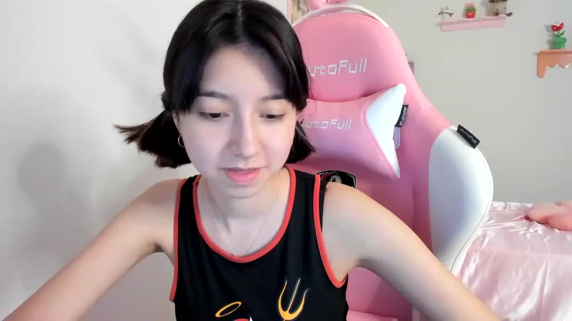 Gallery image thumbnail from Cherrycute666's myfreecams stream on, 08/06/2023, 23:16 image 6 of 20
