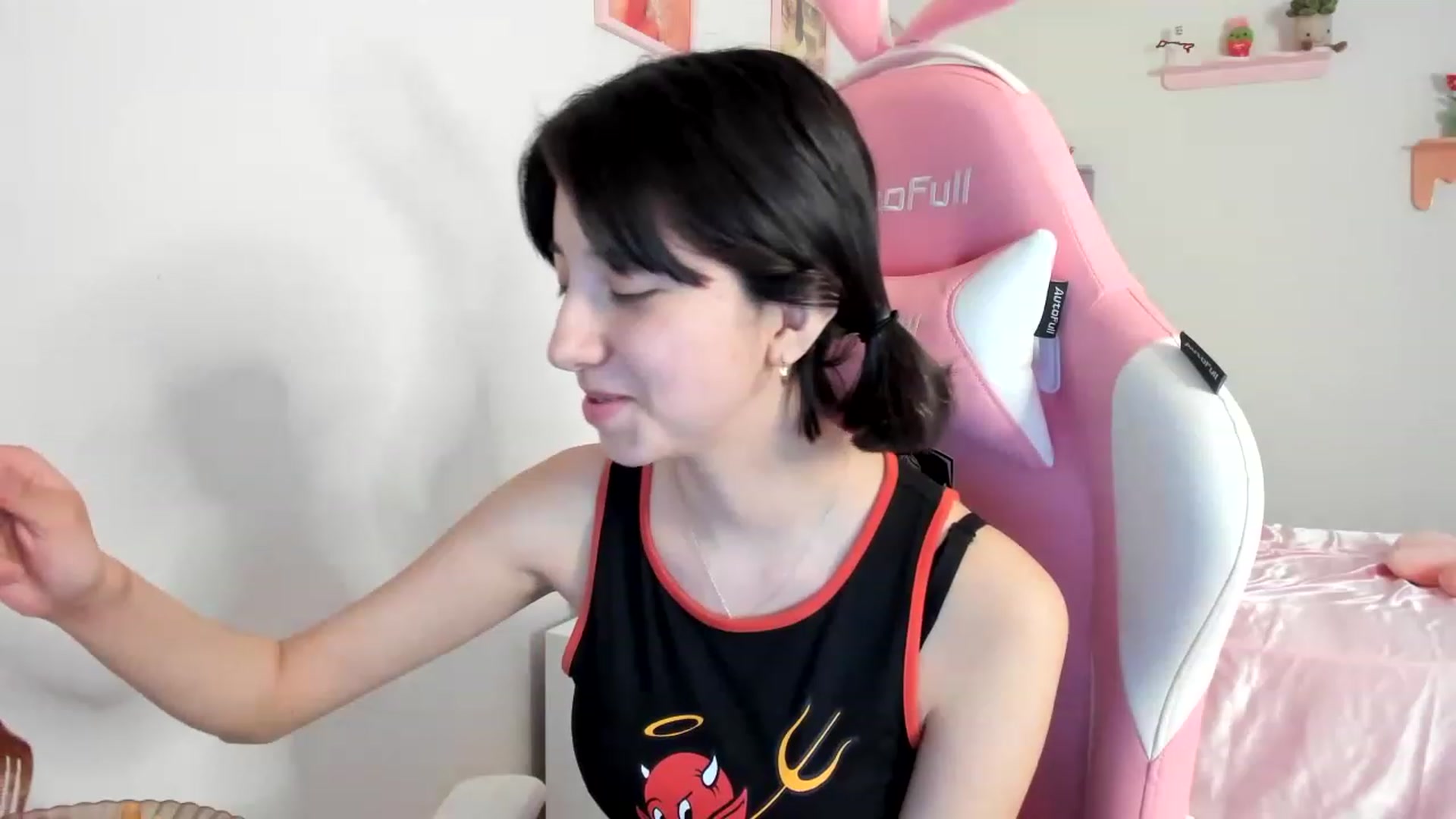 Gallery image thumbnail from Cherrycute666's myfreecams stream on, 08/06/2023, 23:16 image 14 of 20