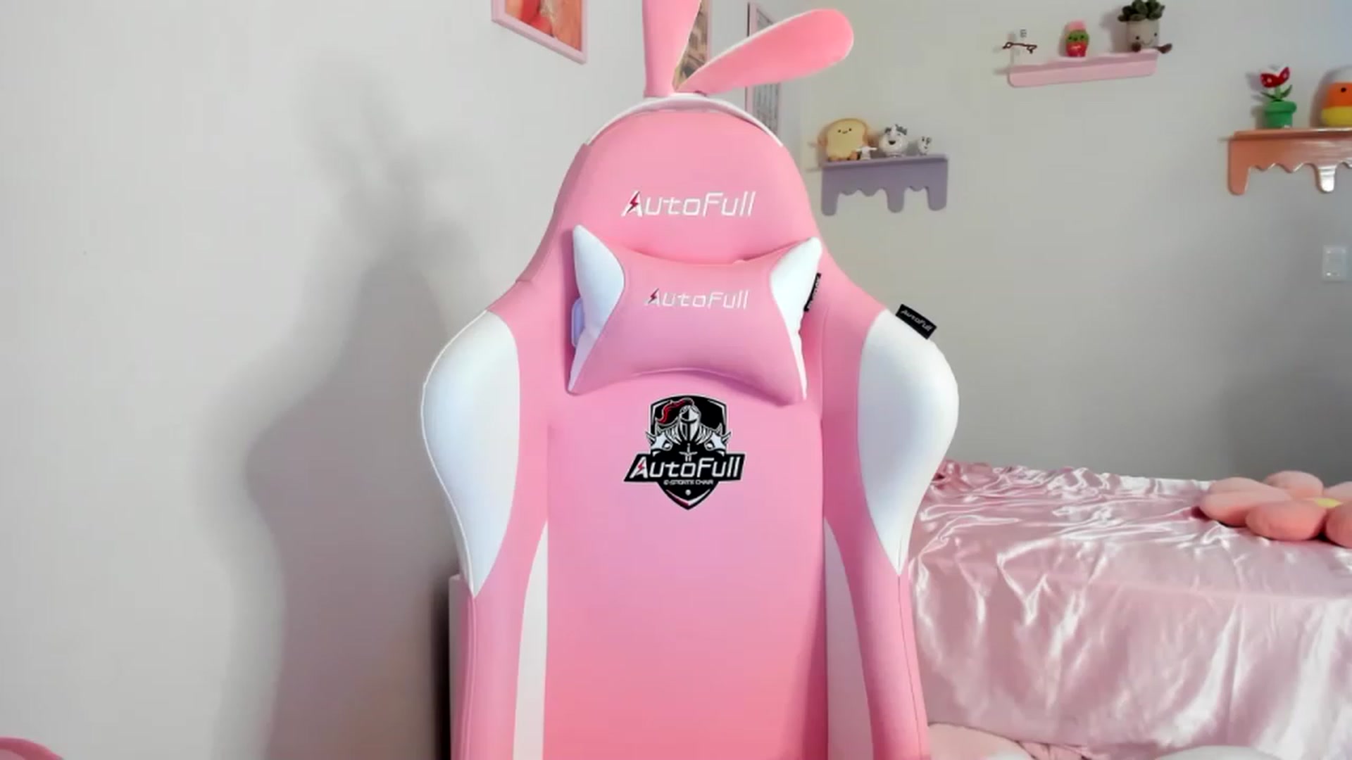 Gallery image thumbnail from Cherrycute666's myfreecams stream on, 08/06/2023, 23:16 image 1 of 20