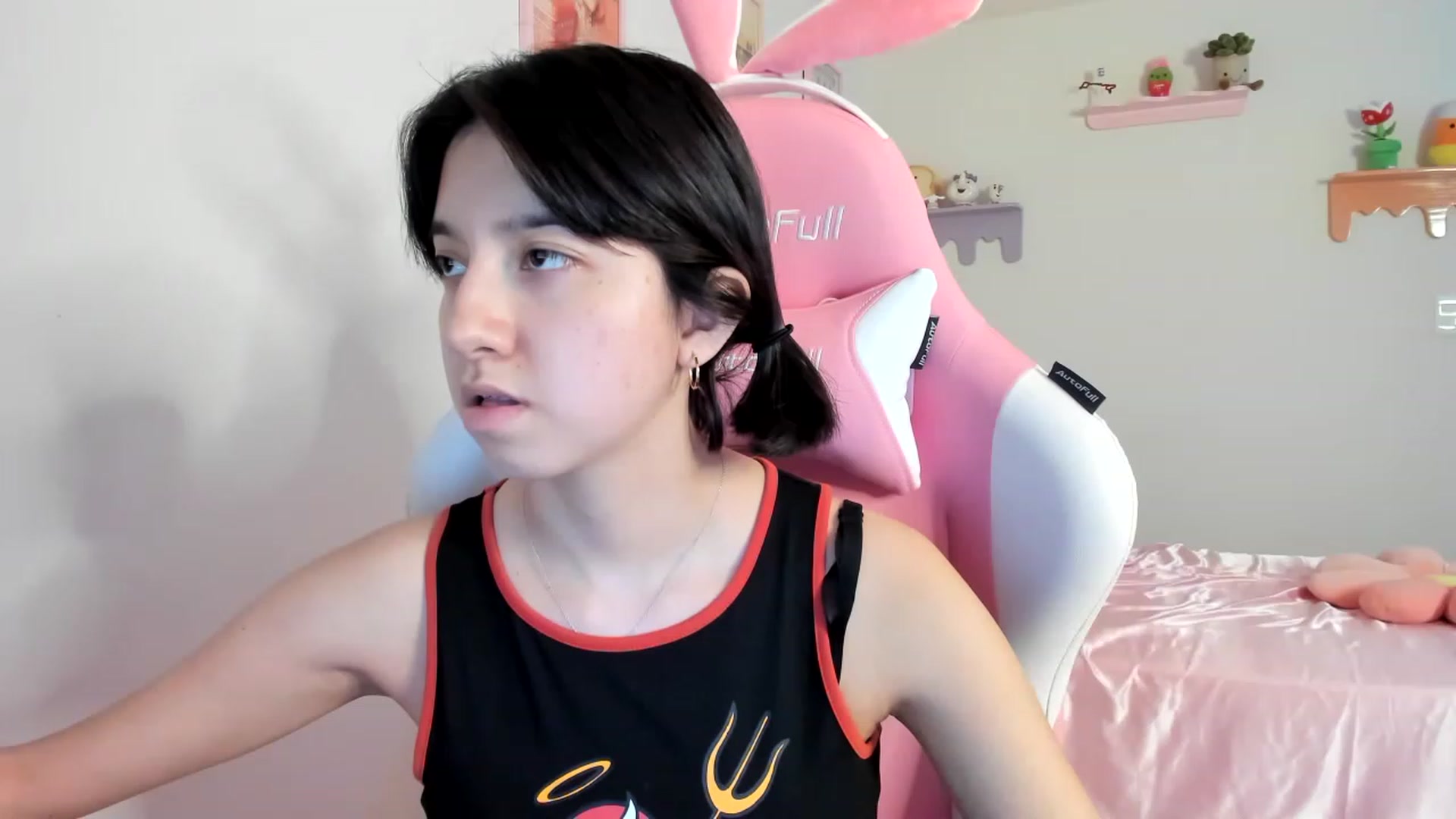 Gallery image thumbnail from Cherrycute666's myfreecams stream on, 08/07/2023, 01:59 image 12 of 20