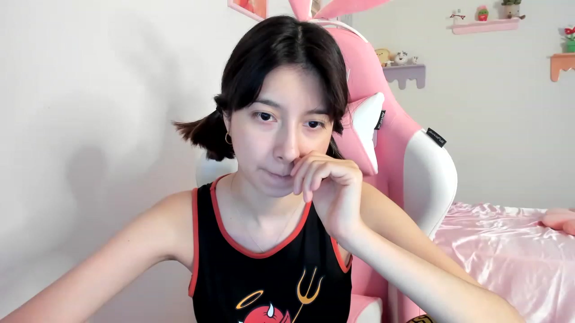 Gallery image thumbnail from Cherrycute666's myfreecams stream on, 08/07/2023, 01:59 image 1 of 20