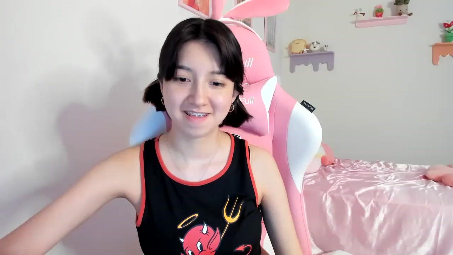Gallery image thumbnail from Cherrycute666's myfreecams stream on, 08/07/2023, 01:59 image 3 of 20