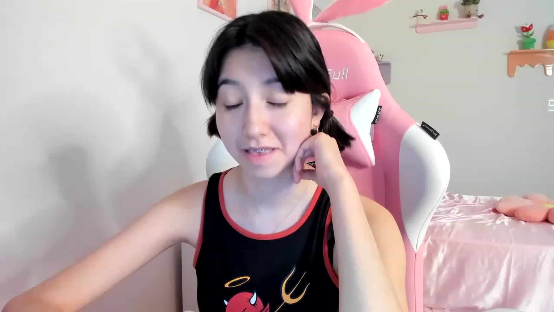 Gallery image thumbnail from Cherrycute666's myfreecams stream on, 08/07/2023, 01:59 image 10 of 20