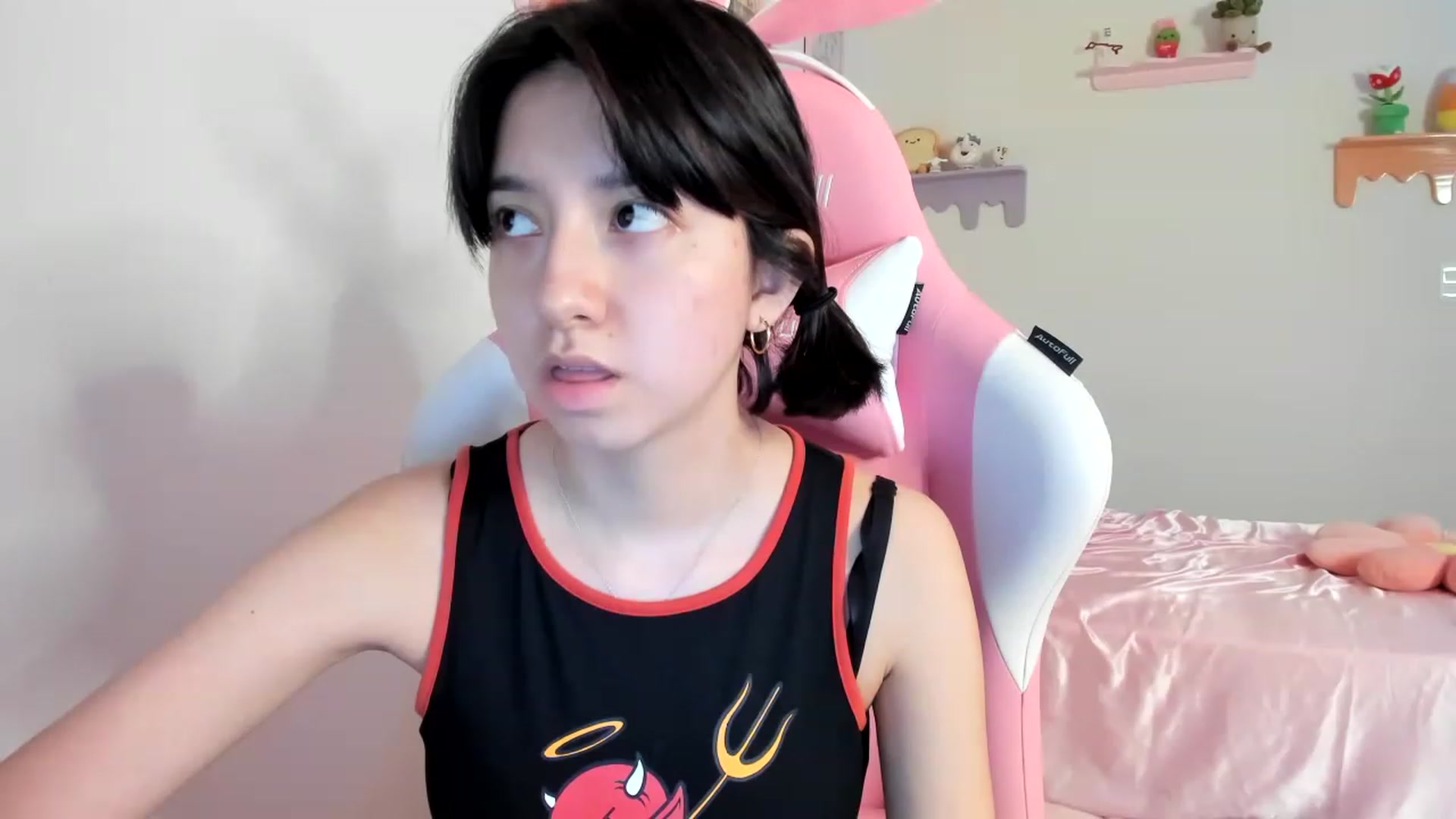Gallery image thumbnail from Cherrycute666's myfreecams stream on, 08/07/2023, 01:59 image 15 of 20