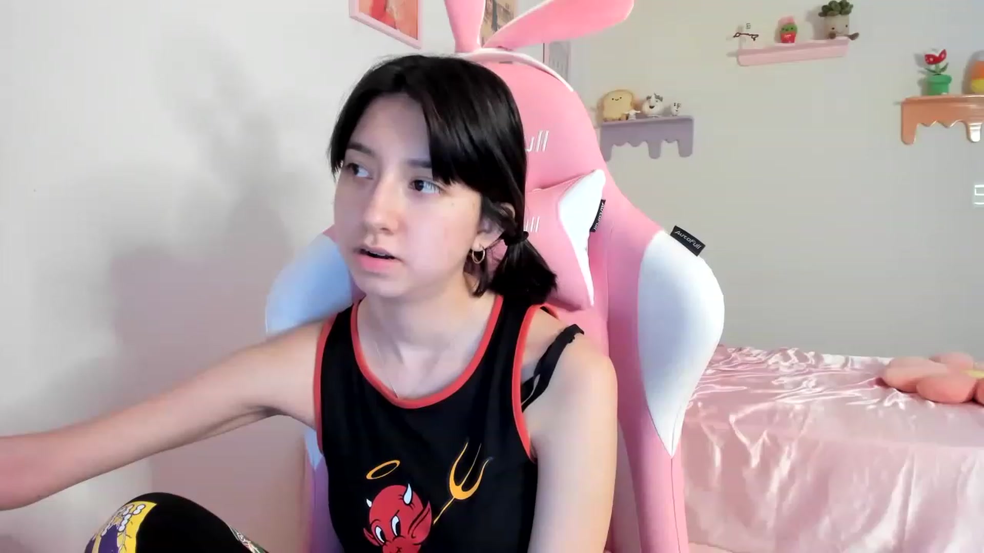Gallery image thumbnail from Cherrycute666's myfreecams stream on, 08/07/2023, 01:59 image 18 of 20