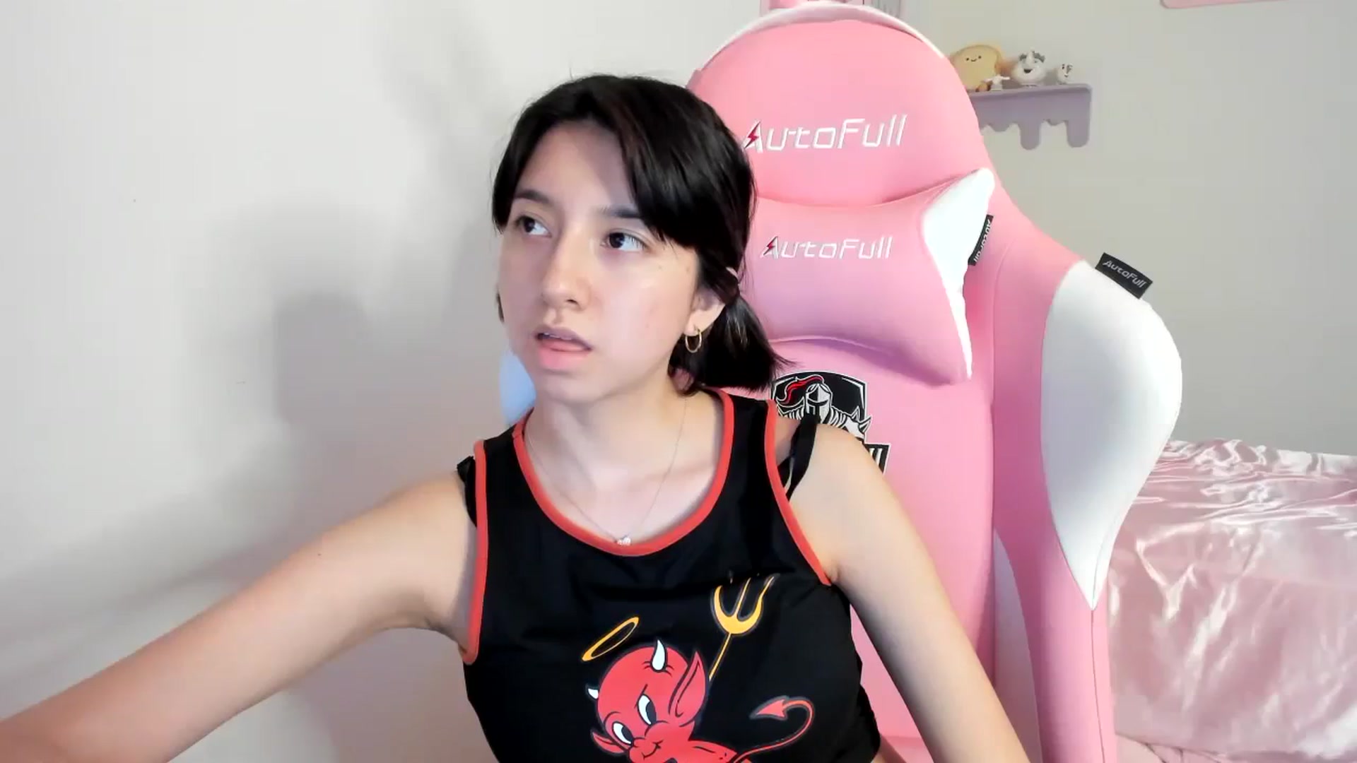 Gallery image thumbnail from Cherrycute666's myfreecams stream on, 08/07/2023, 03:50 image 6 of 20