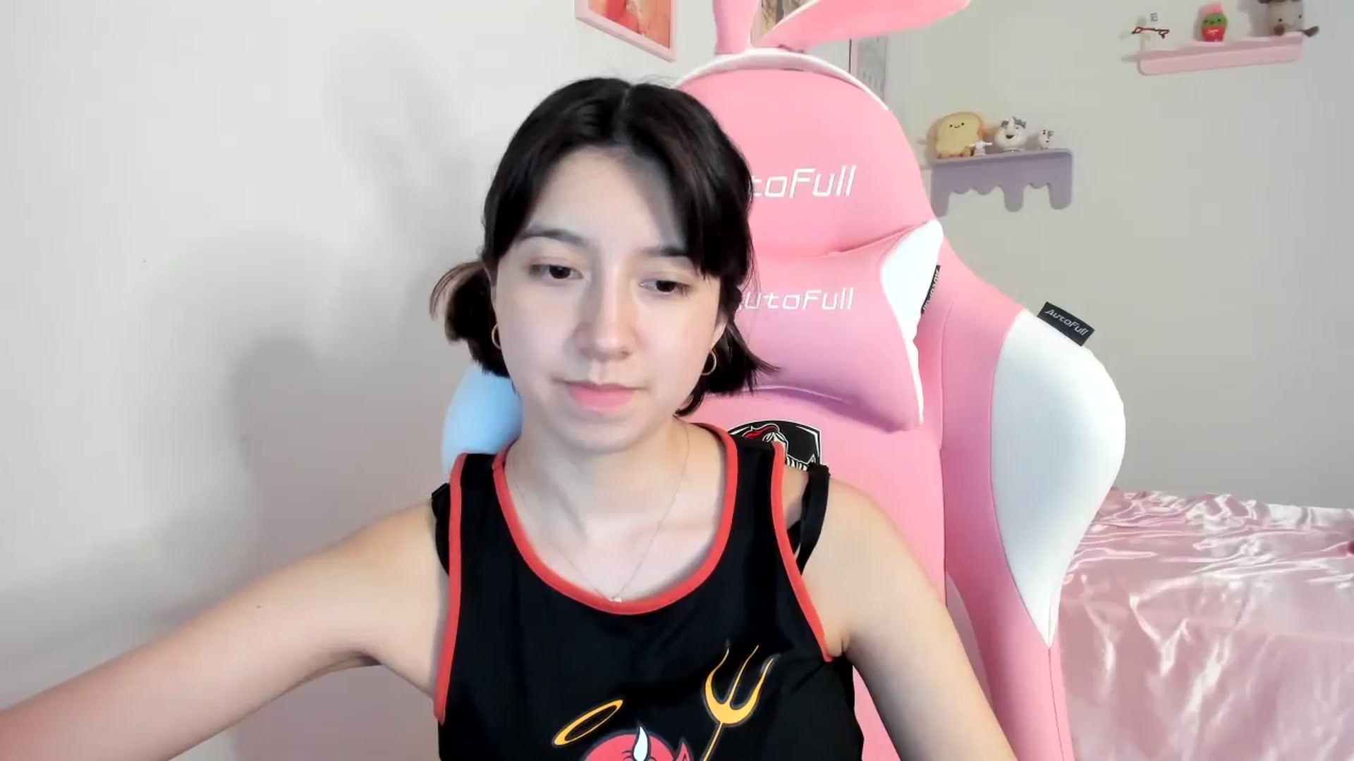 Gallery image thumbnail from Cherrycute666's myfreecams stream on, 08/07/2023, 03:50 image 5 of 20