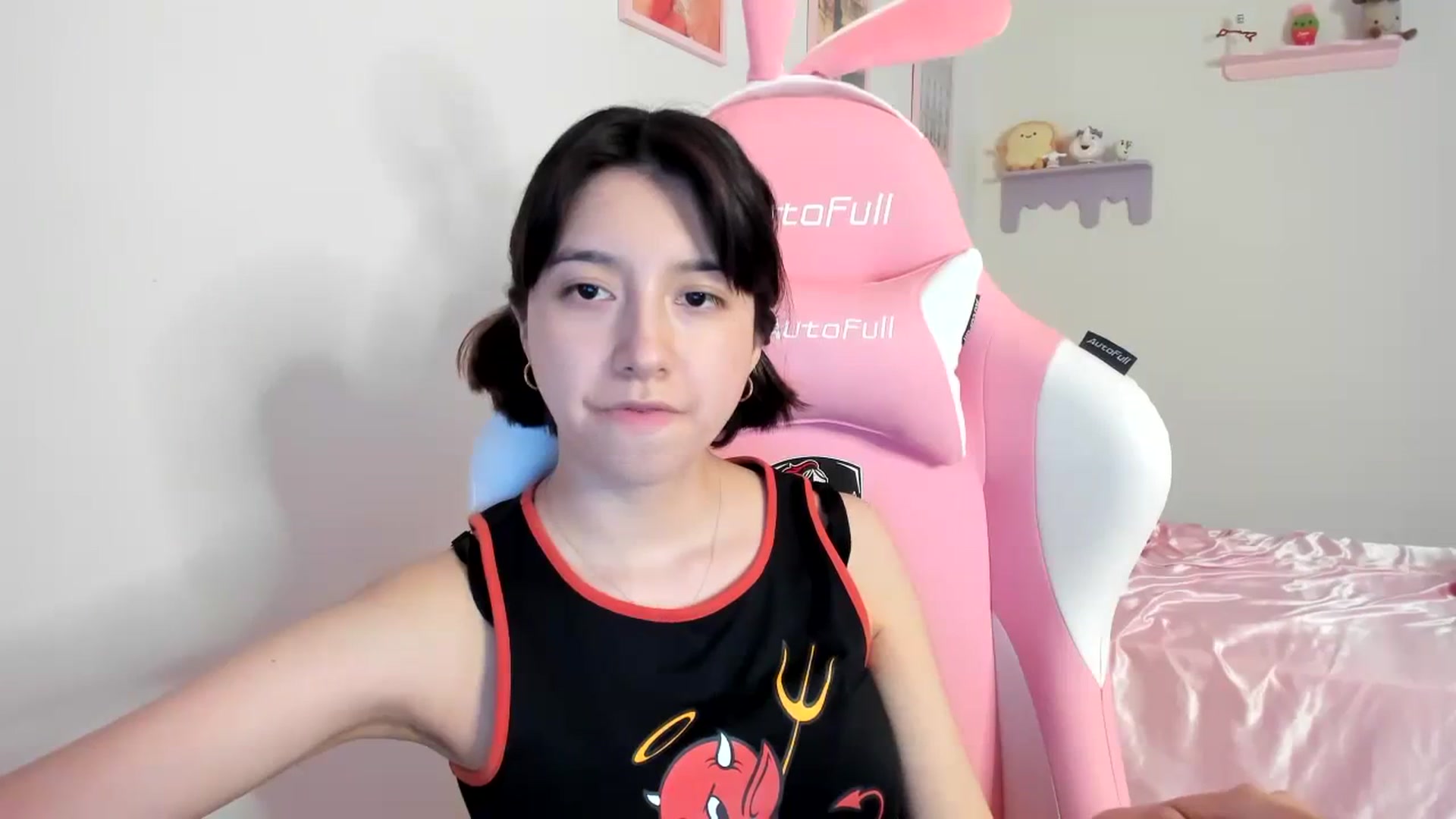 Gallery image thumbnail from Cherrycute666's myfreecams stream on, 08/07/2023, 03:50 image 4 of 20