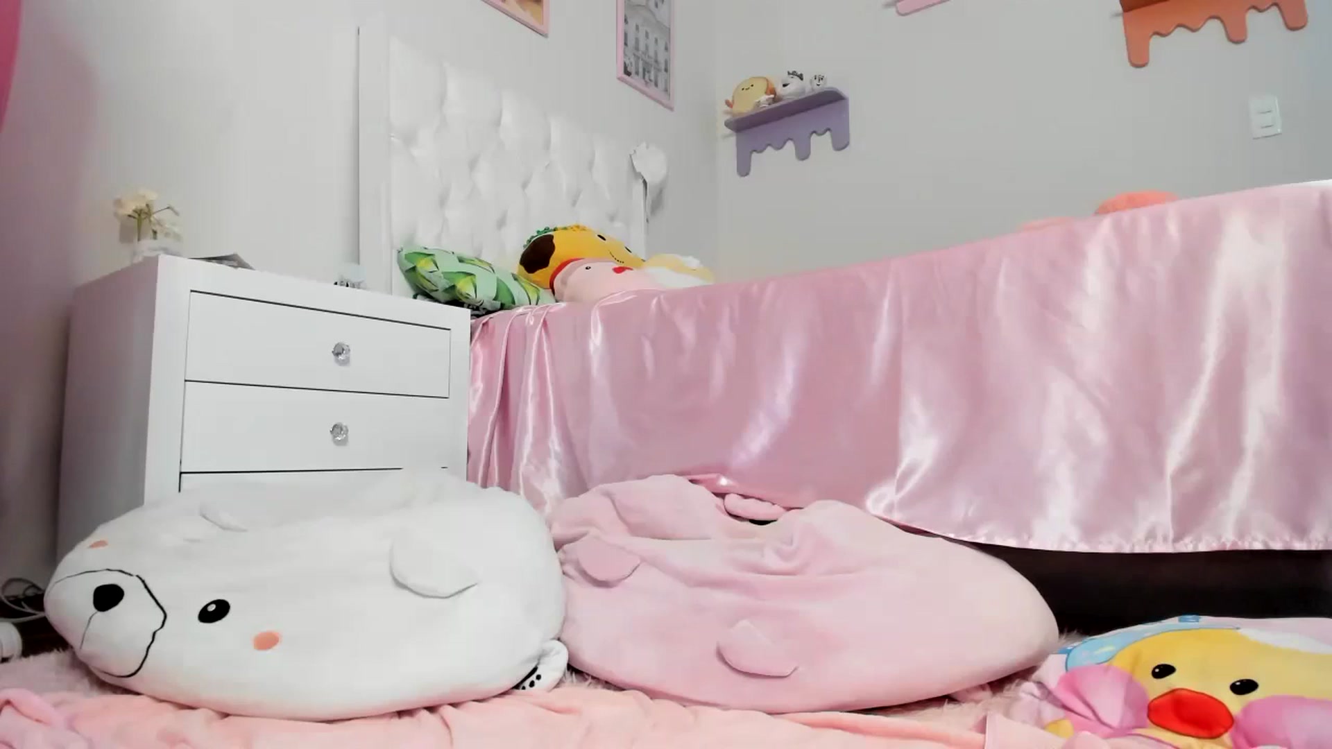 Gallery image thumbnail from Cherrycute666's myfreecams stream on, 08/07/2023, 03:50 image 14 of 20
