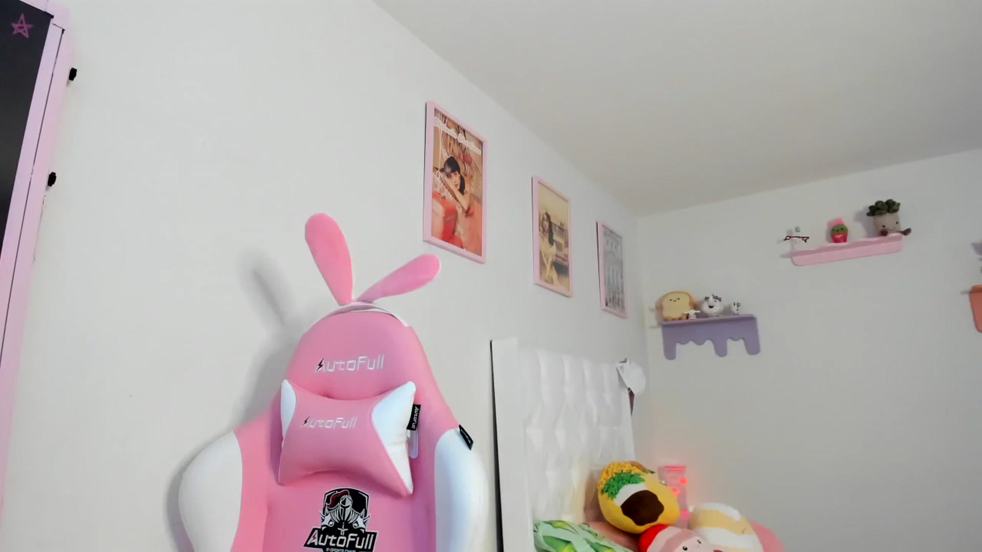 Gallery image thumbnail from Cherrycute666's myfreecams stream on, 08/07/2023, 04:16 image 12 of 20