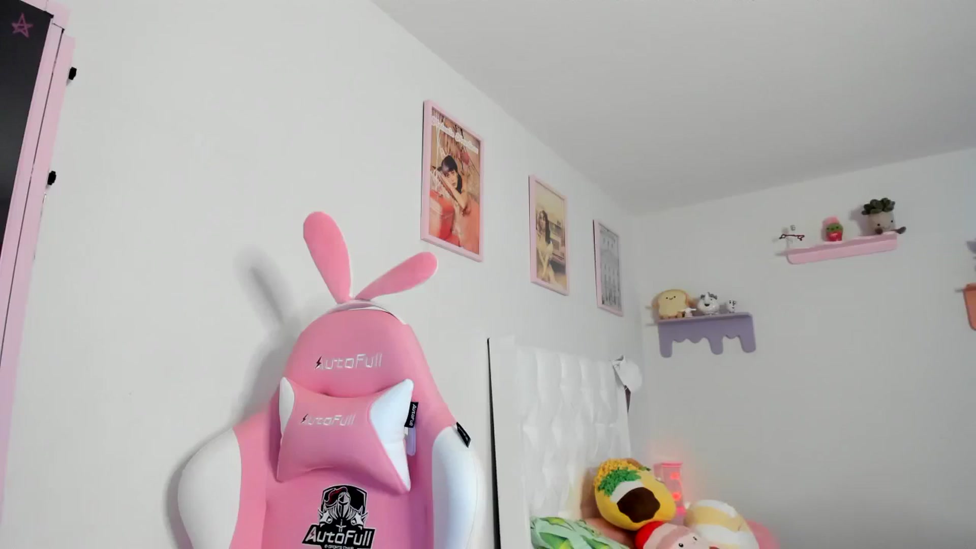 Gallery image thumbnail from Cherrycute666's myfreecams stream on, 08/07/2023, 04:16 image 15 of 20
